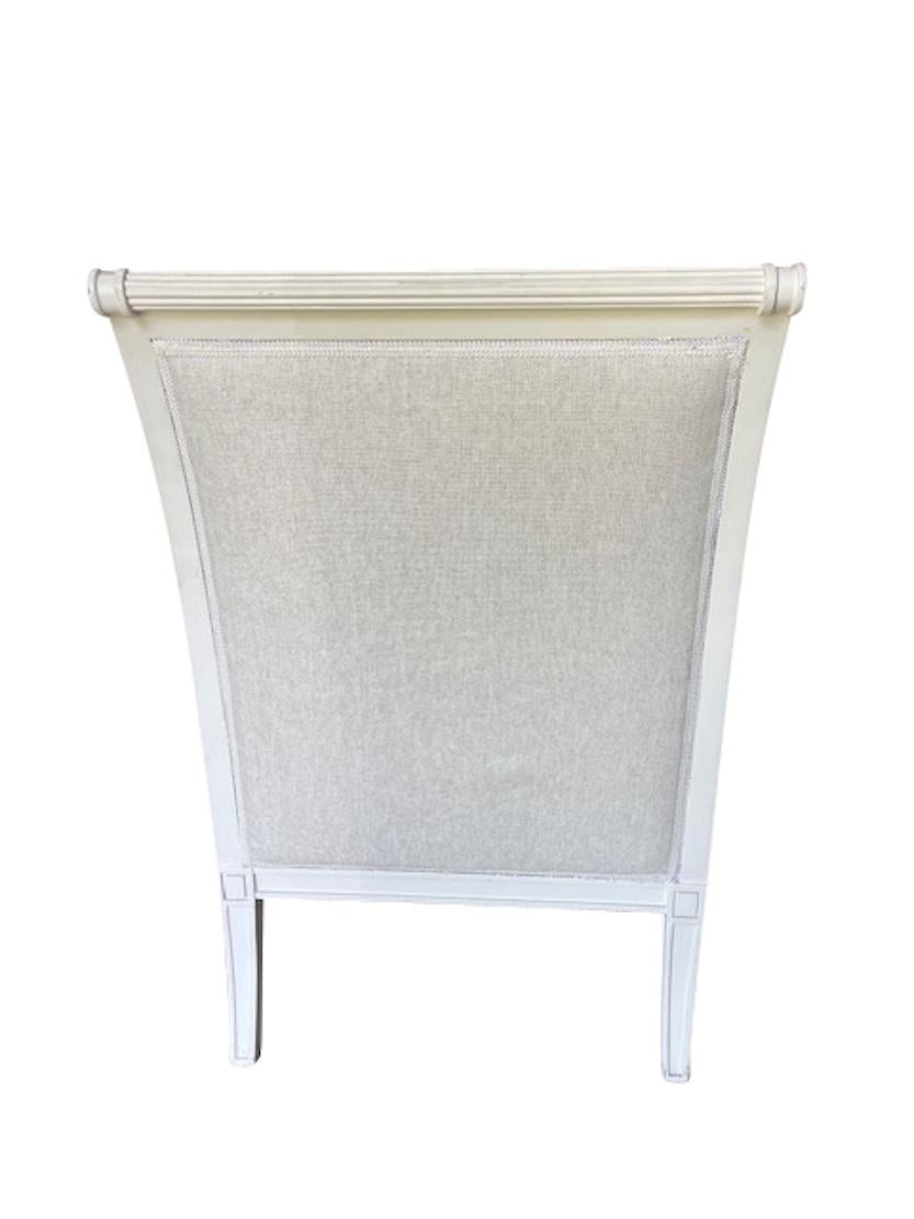 Metà XX secolo Coppia di poltrone bergere in stile Direttorio Luigi XVI in lino Nature in vendita