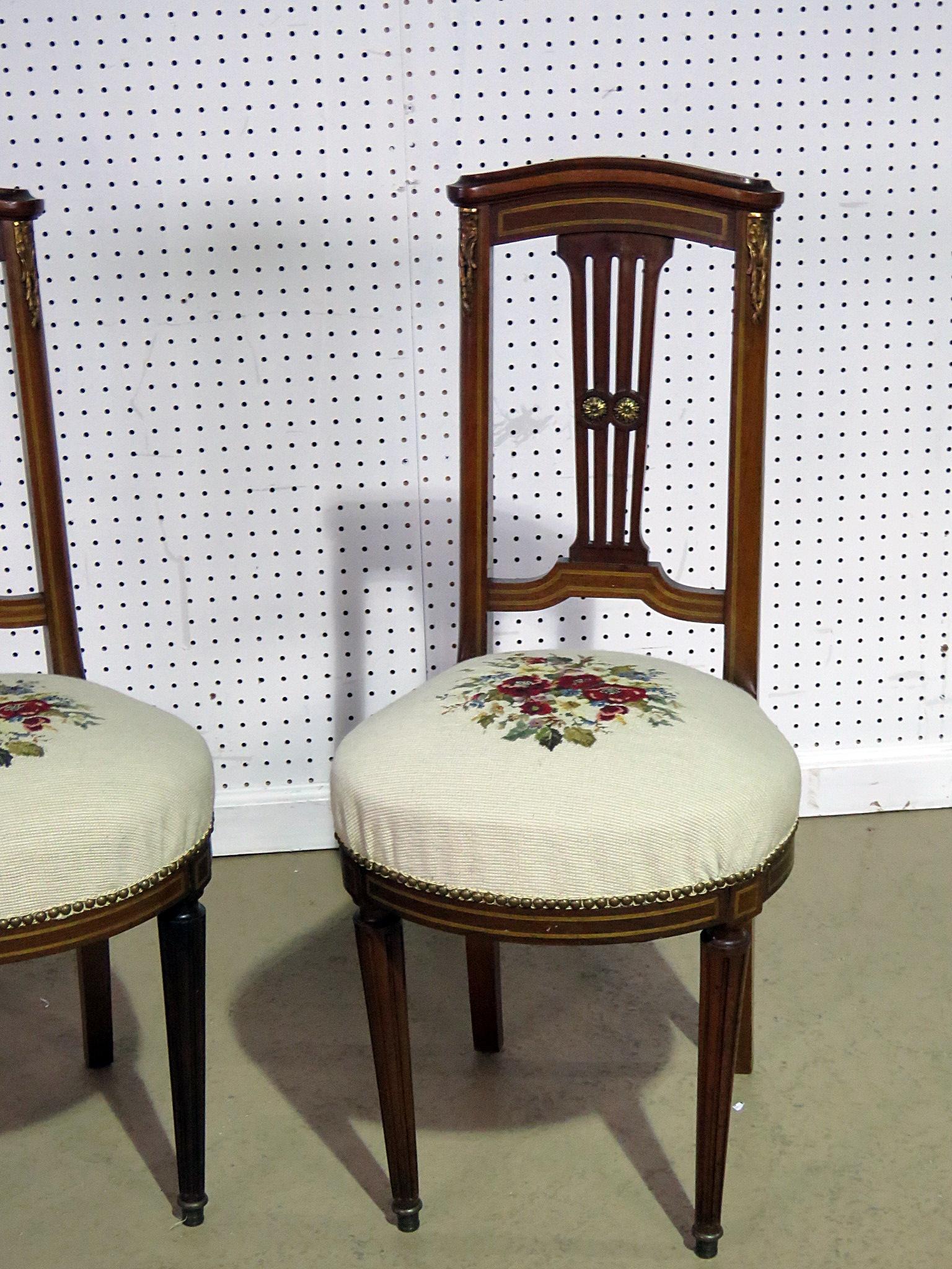 Paar Sessel ohne Armlehne im Directoire-Stil (amerikanisch) im Angebot