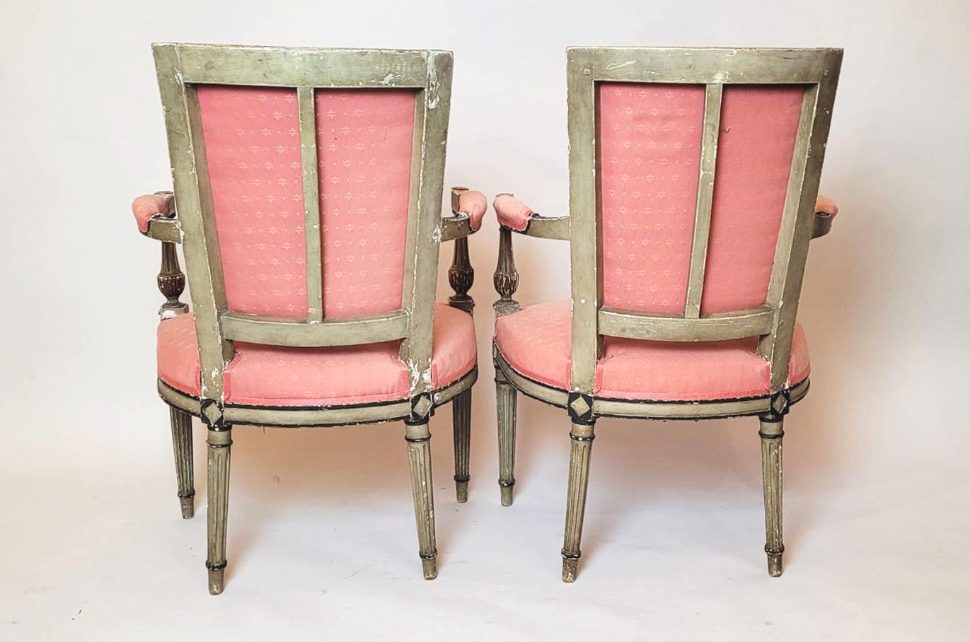 Directoire Paire de fauteuils directoriaux - Patina In Green Tones en vente