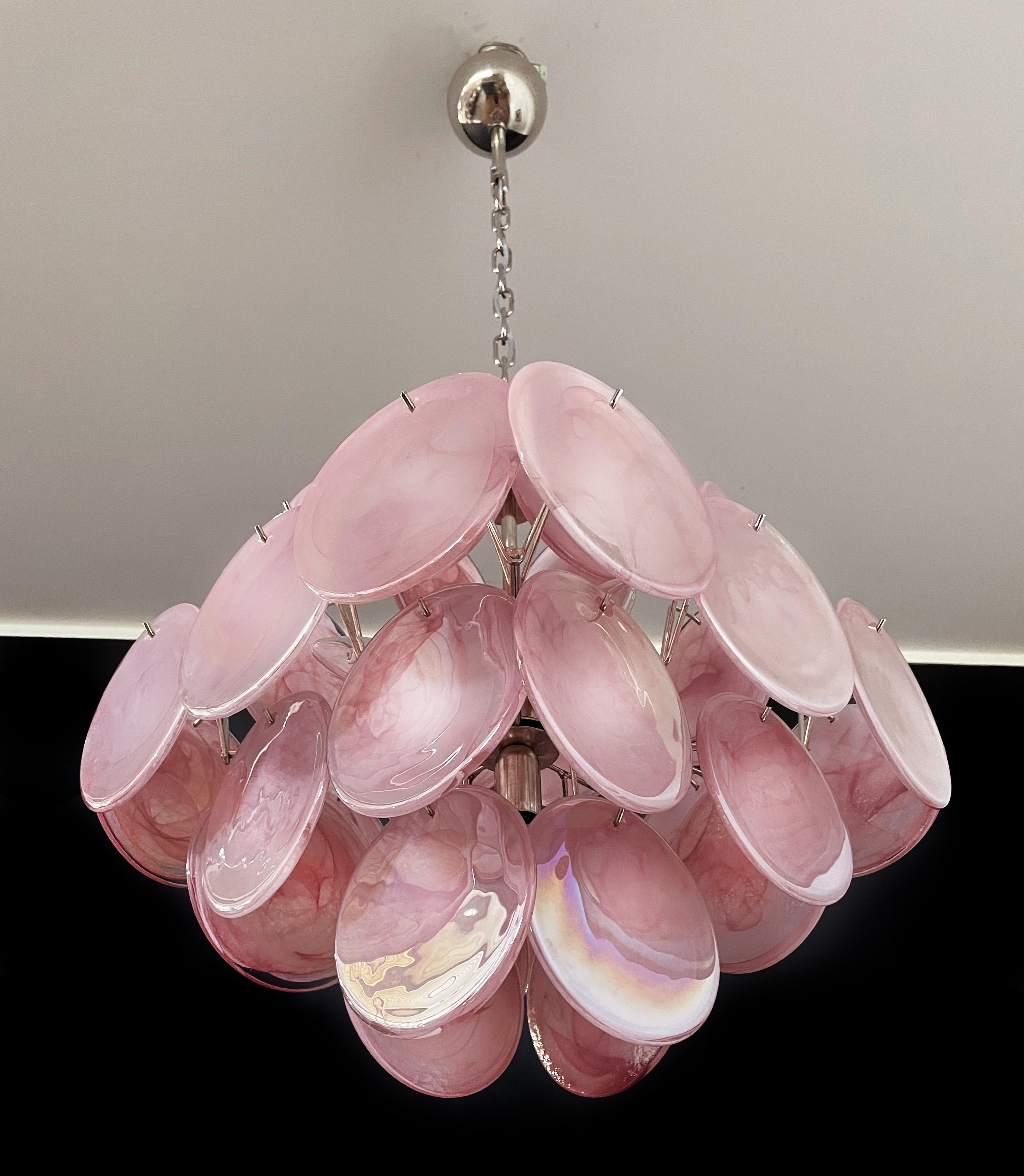 Pair of Disc Pink Murano Glass Chandeliers by Vistosi Style In Excellent Condition For Sale In Budapest, HU