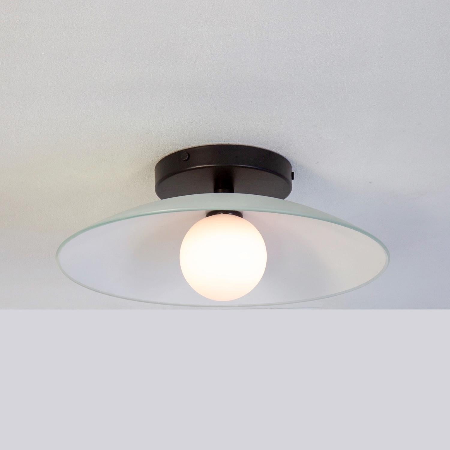 Cette offre concerne 2 supports d'encastrement Design/One conçus et fabriqués par Research.Lighting. 

MATERIAL : Steele, verre
Finition : Acier revêtu de poudre en noir
Taille du globe : ~3.15in
Électronique : 1x douille G9, ampoule LED de 4,5