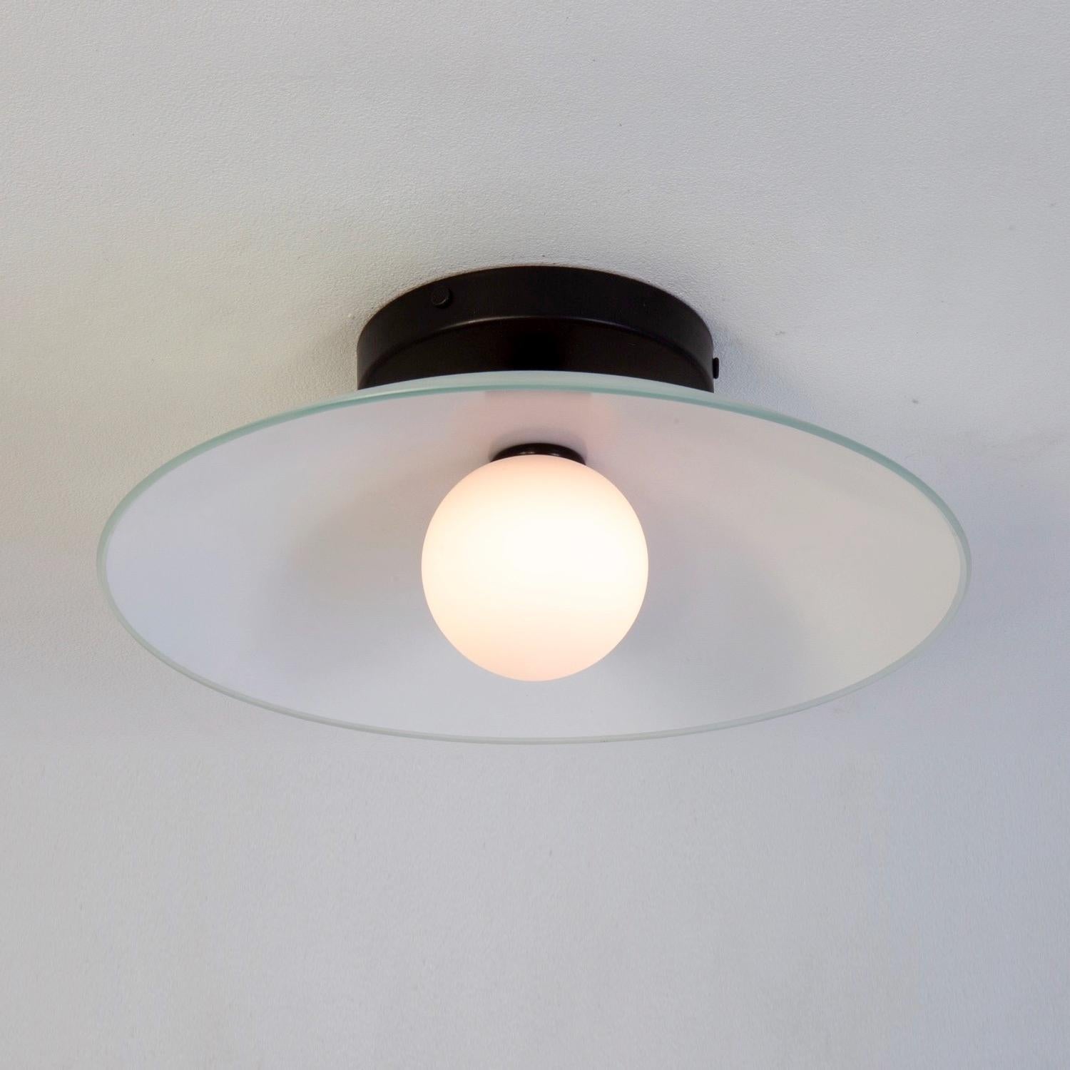 Paire d'affleurants en forme de coupelle, par RESEARCH Lighting, noir, verre 3po, fait sur commande Neuf - En vente à Brooklyn, NY