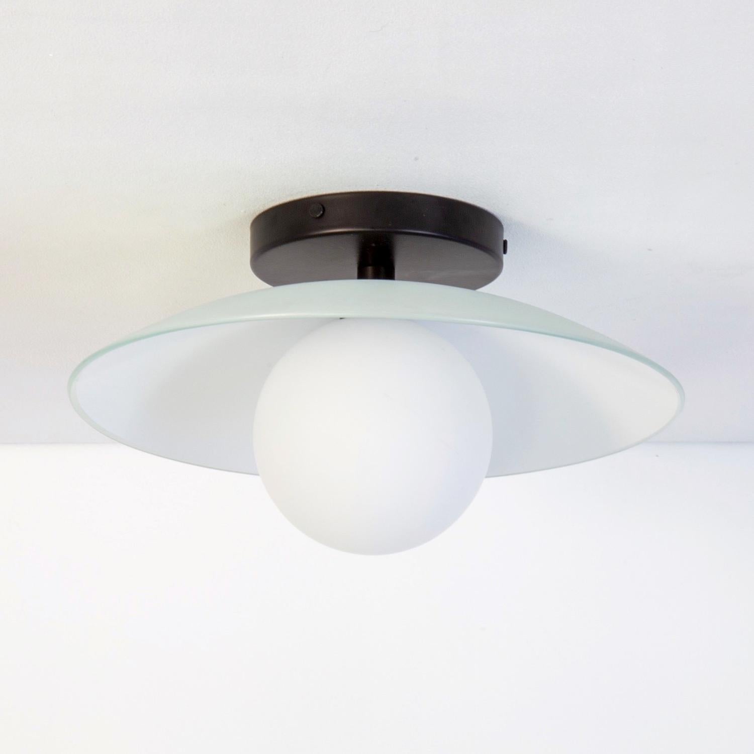 Paire d'affleurants en forme de coupelle, par RESEARCH Lighting, noir, verre de 5 po, fait sur commande Neuf - En vente à Brooklyn, NY