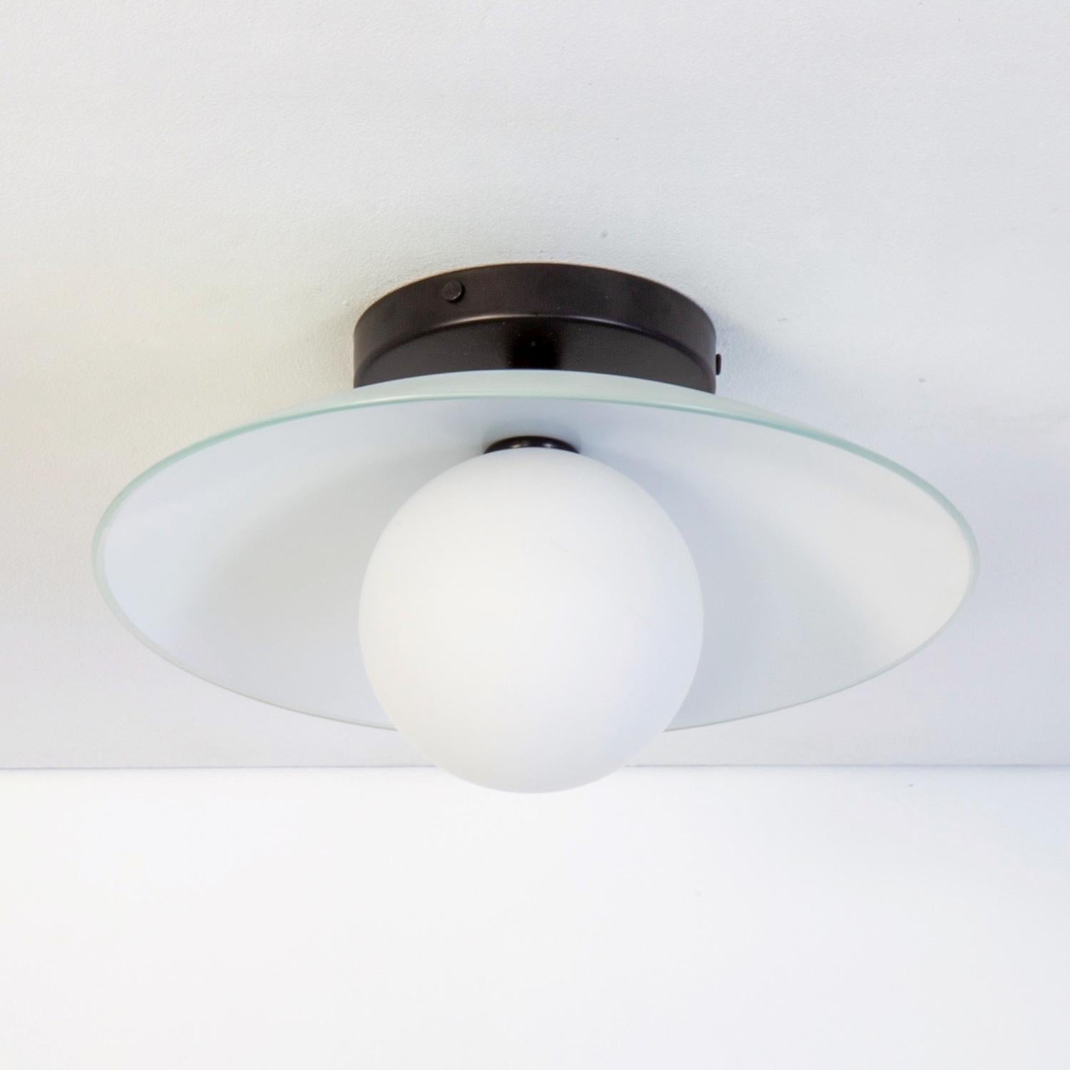Paire d'affleurants en forme de coupelle, par RESEARCH Lighting, noir, verre de 5 po, fait sur commande en vente 1