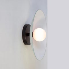 Coppia di lampade da parete a forma di piatto, di Research.Lighting, nere, vetro da 3 pollici, su ordinazione
