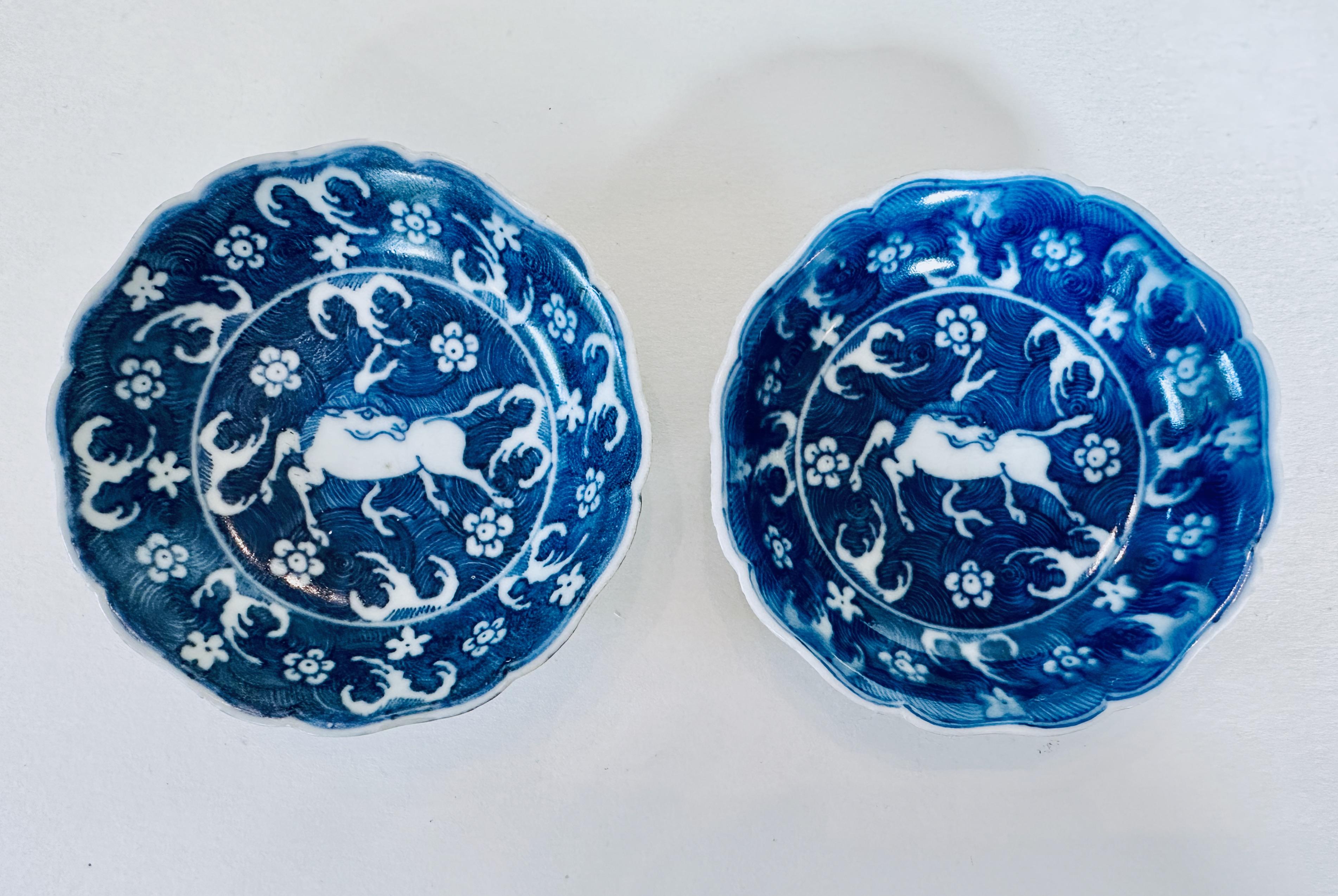 Chinois Paire de plats de la collection Hatcher décorés de chevaux en vente