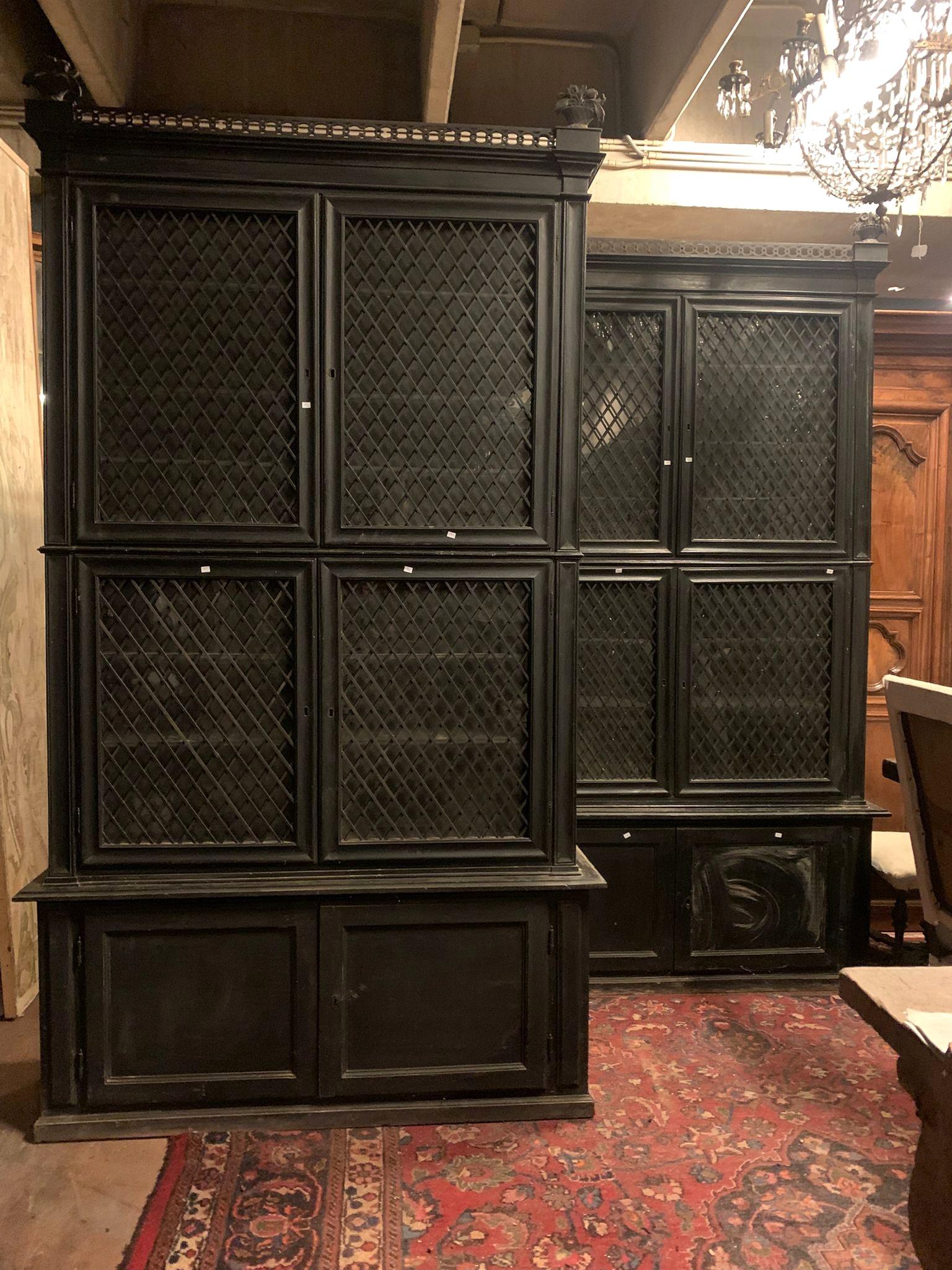 Painted Pair of display cabinets in black lacquered wood with mesh glass, Italy For Sale