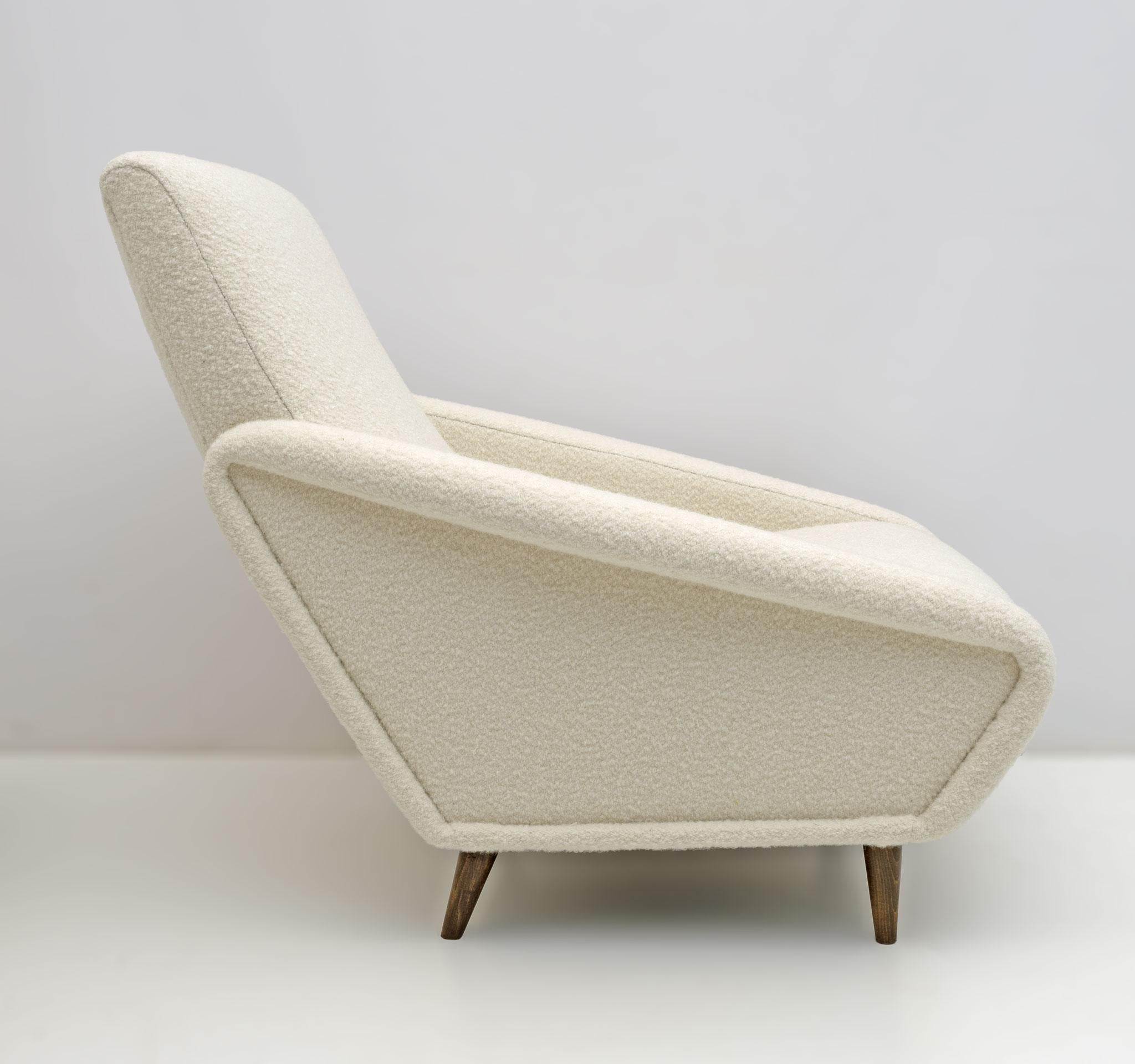 Ein Paar moderne italienische Sessel aus der Mitte des Jahrhunderts Distex 807 von Gio Ponti (Bouclé) im Angebot