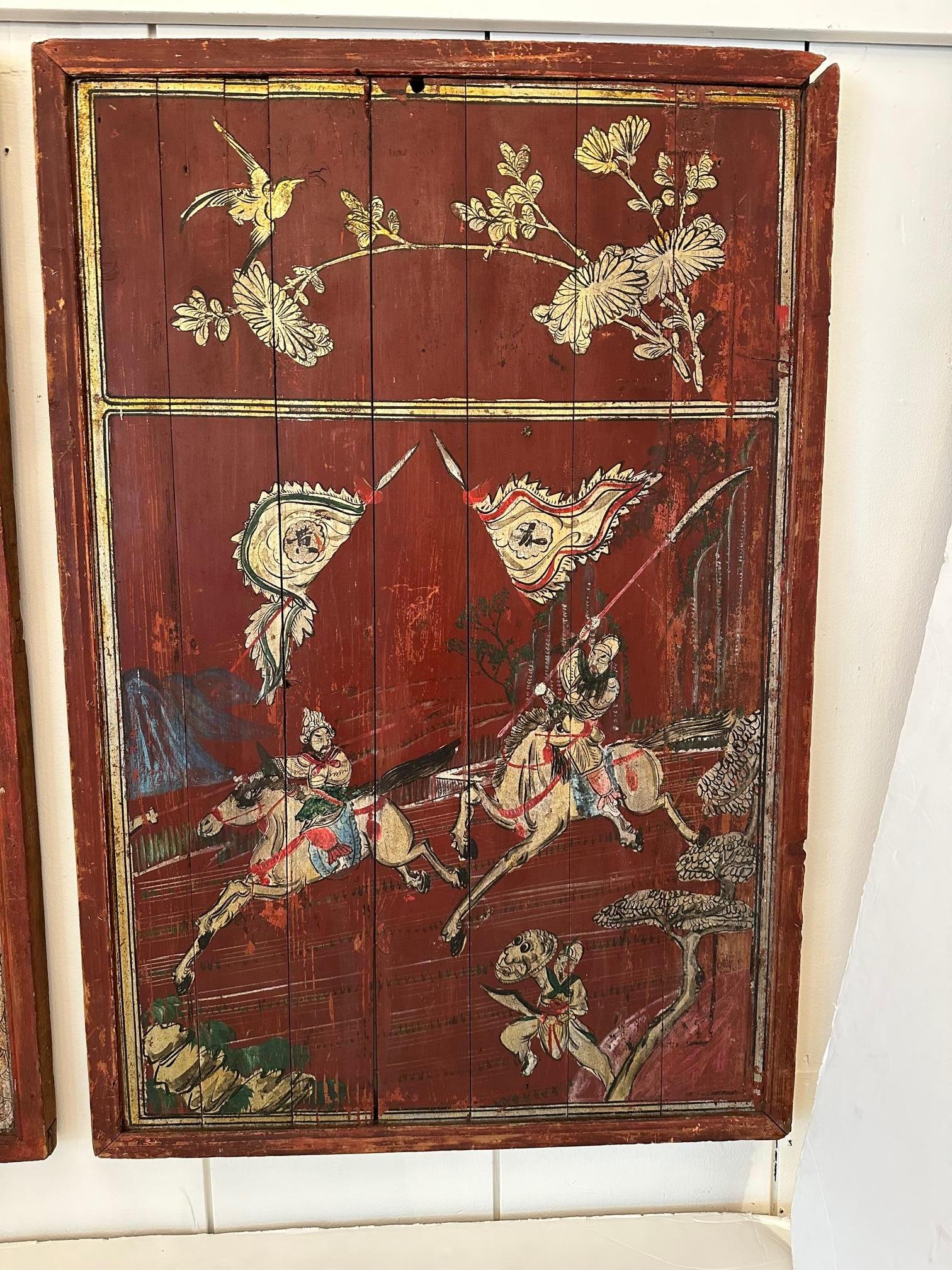 Paire de panneaux de bois chinois anciens en mauvais état peints à la main en vente 7