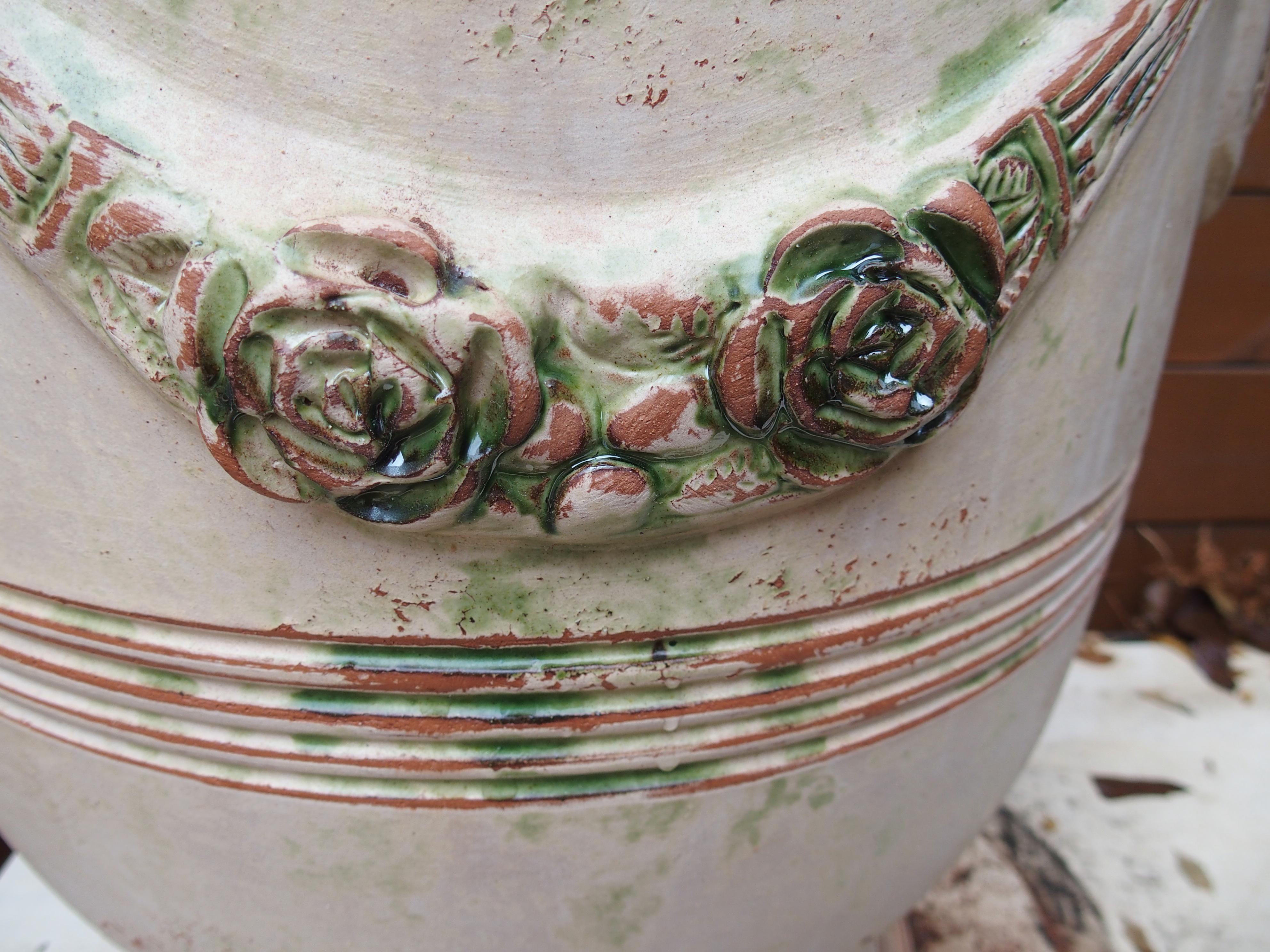 Paar handgefertigte französische Anduze-Töpfe in traditioneller Ausführung mit Gebrauchsspuren im Angebot 8