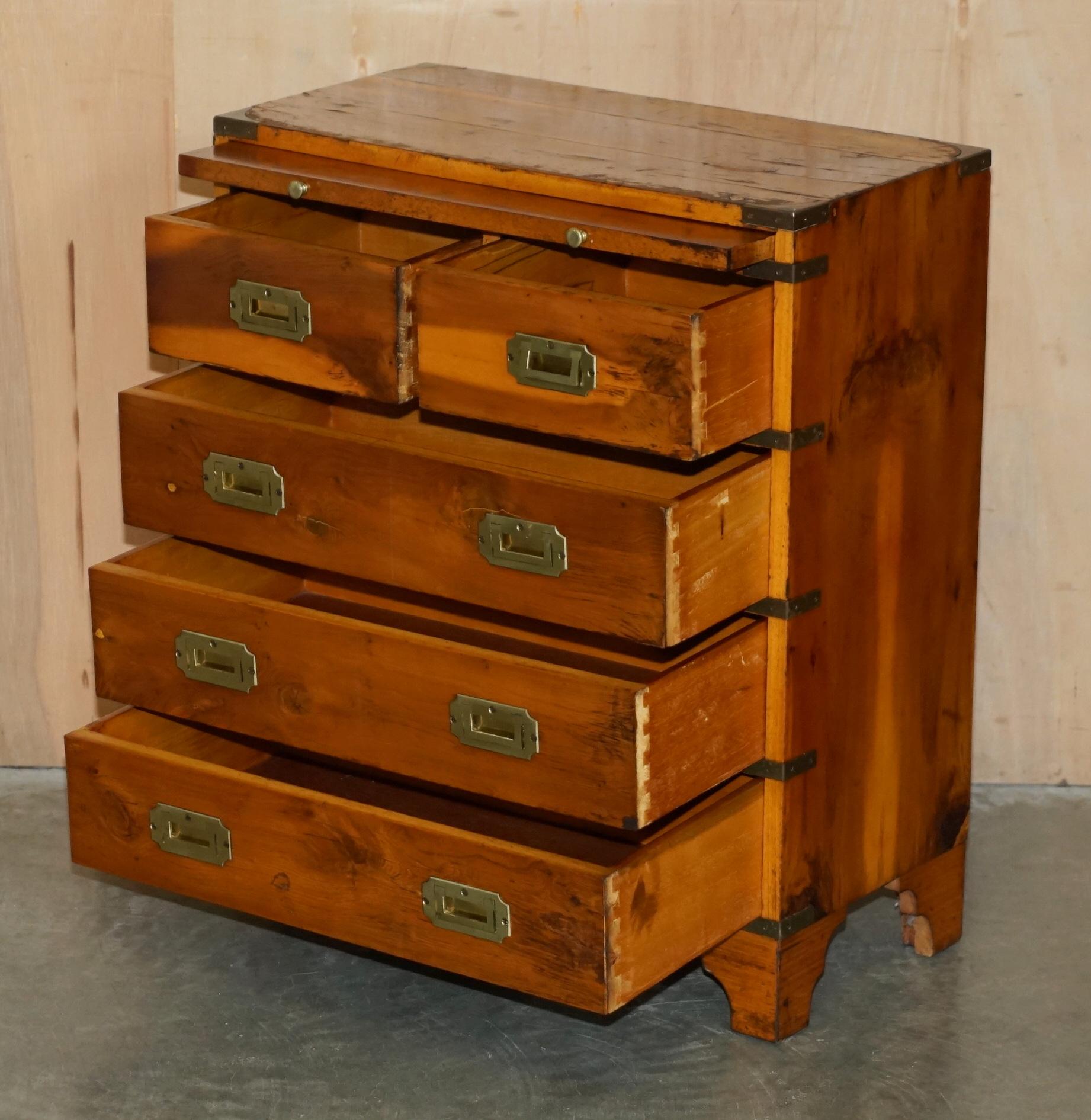 PAIR OF DISTRESSED MILITARY CAMPAIGN BURR YEW WOOD SIDE TABLES WiTH DRAWERS TRAY For Sale 4