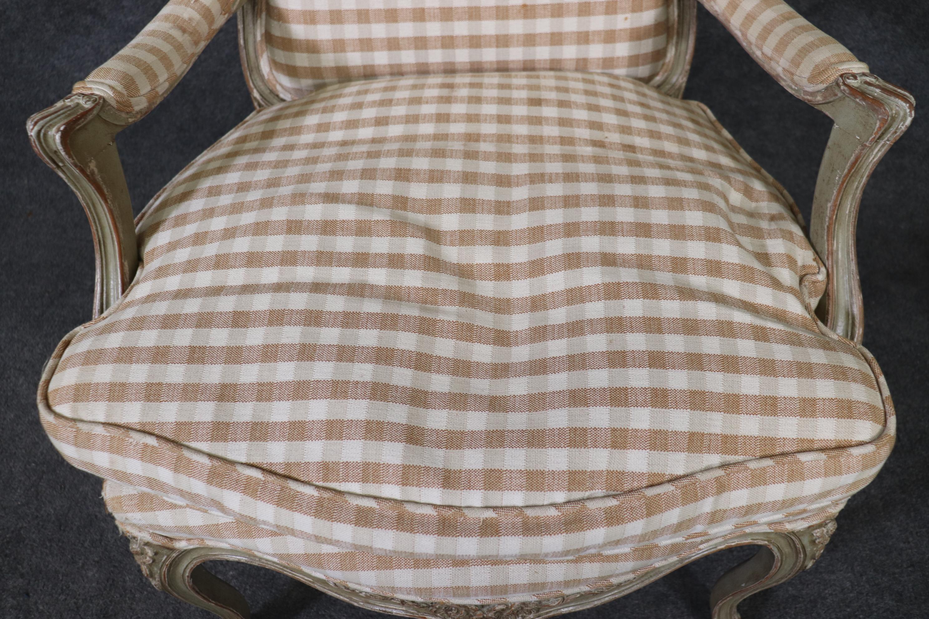 Paar geschnitzte französische Louis-XV-Sessel im Used-Look, ca. 1930er Jahre im Angebot 6