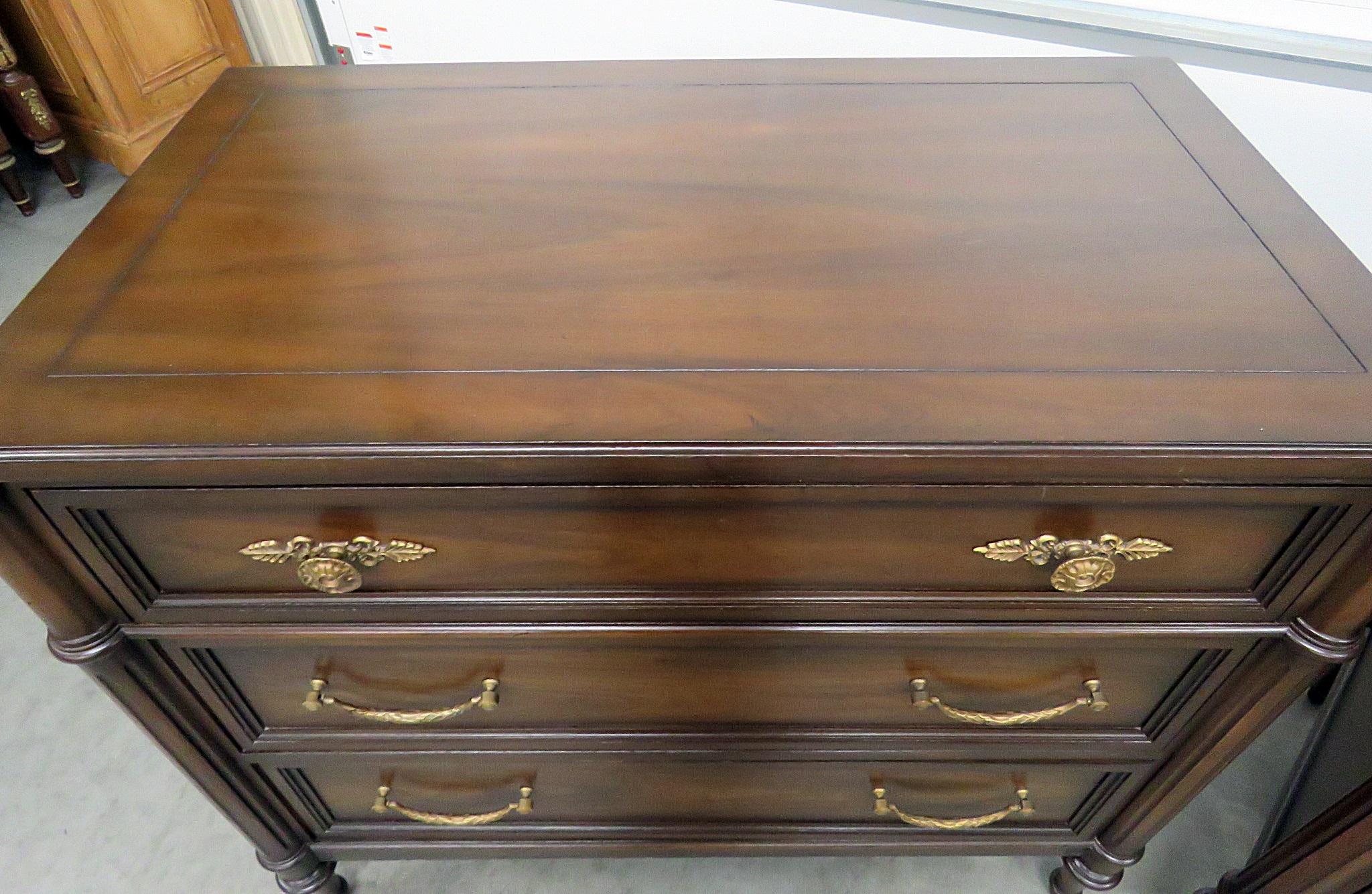 Pair of Walnut French Louis XVI Directoire Style Commodes Nightstands  In Good Condition In Swedesboro, NJ