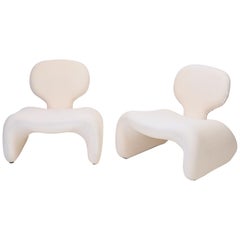 Pair of Djinn Chairs in Off-White Mohair