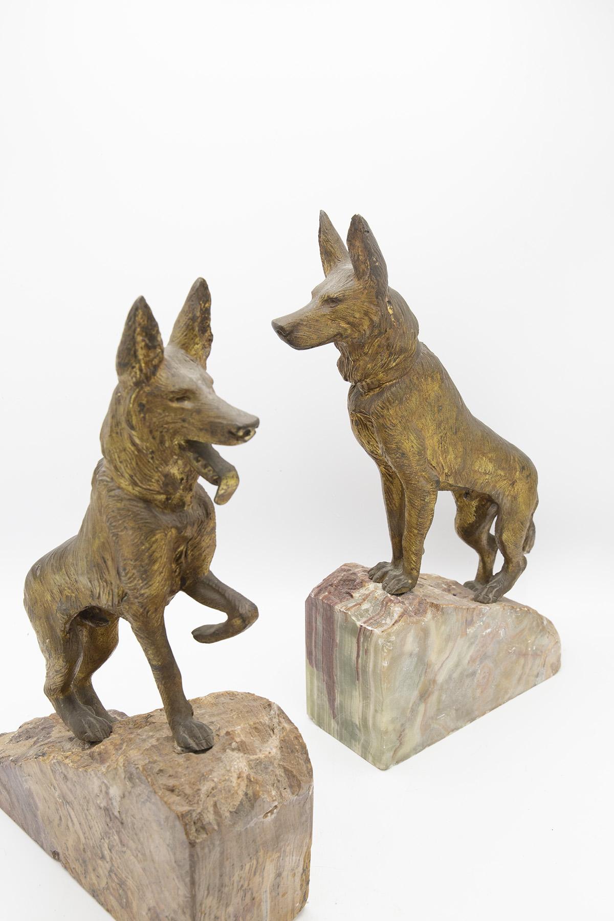 Baroque Pair of Dog-shaped bookends made of onyx and bronze For Sale