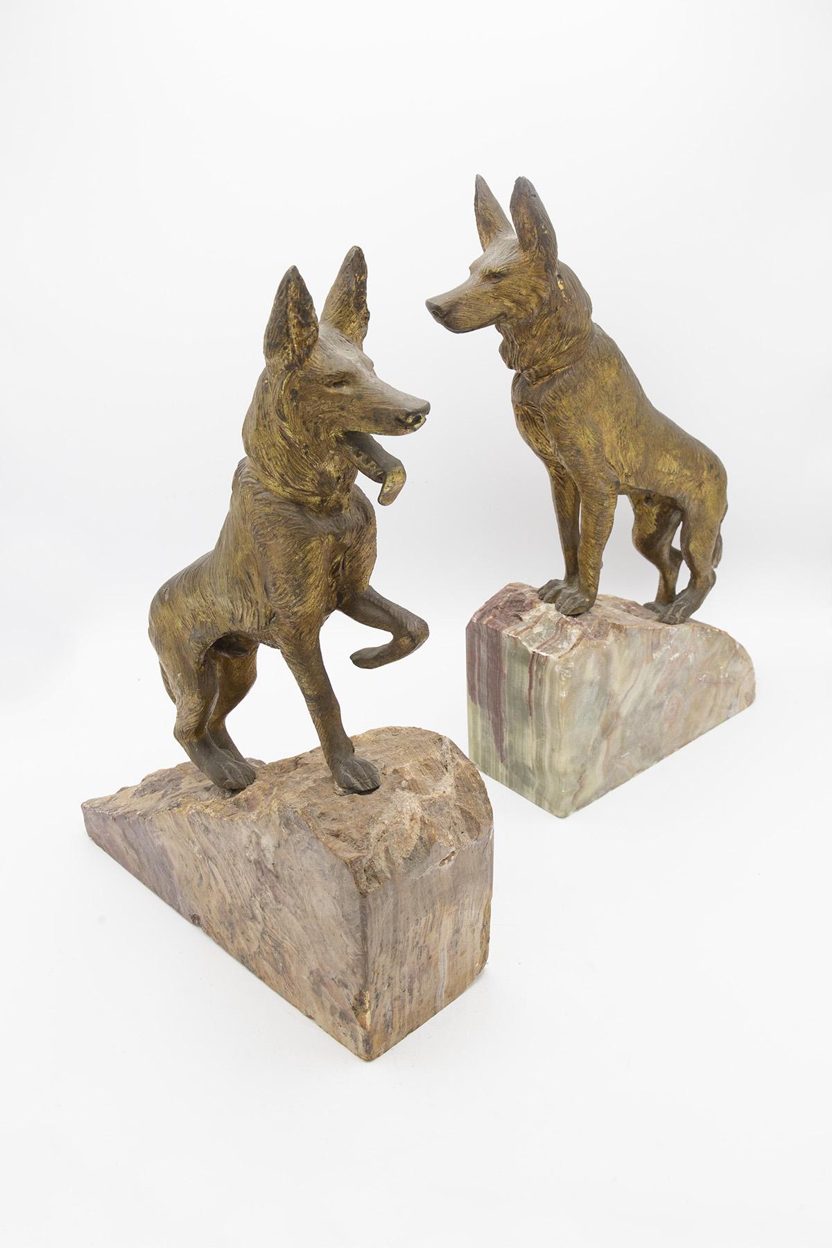 Late 19th Century Pair of Dog-shaped bookends made of onyx and bronze For Sale