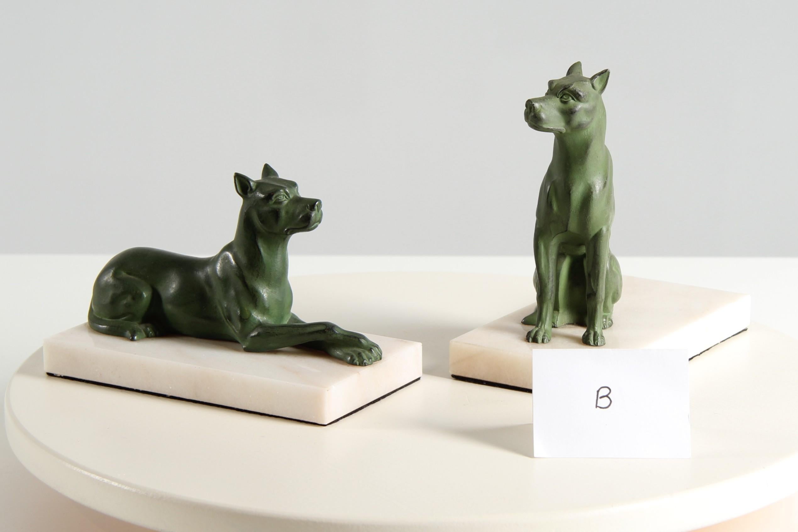 Paire de presse-papiers en forme de chiens de style Art Déco en vente 4