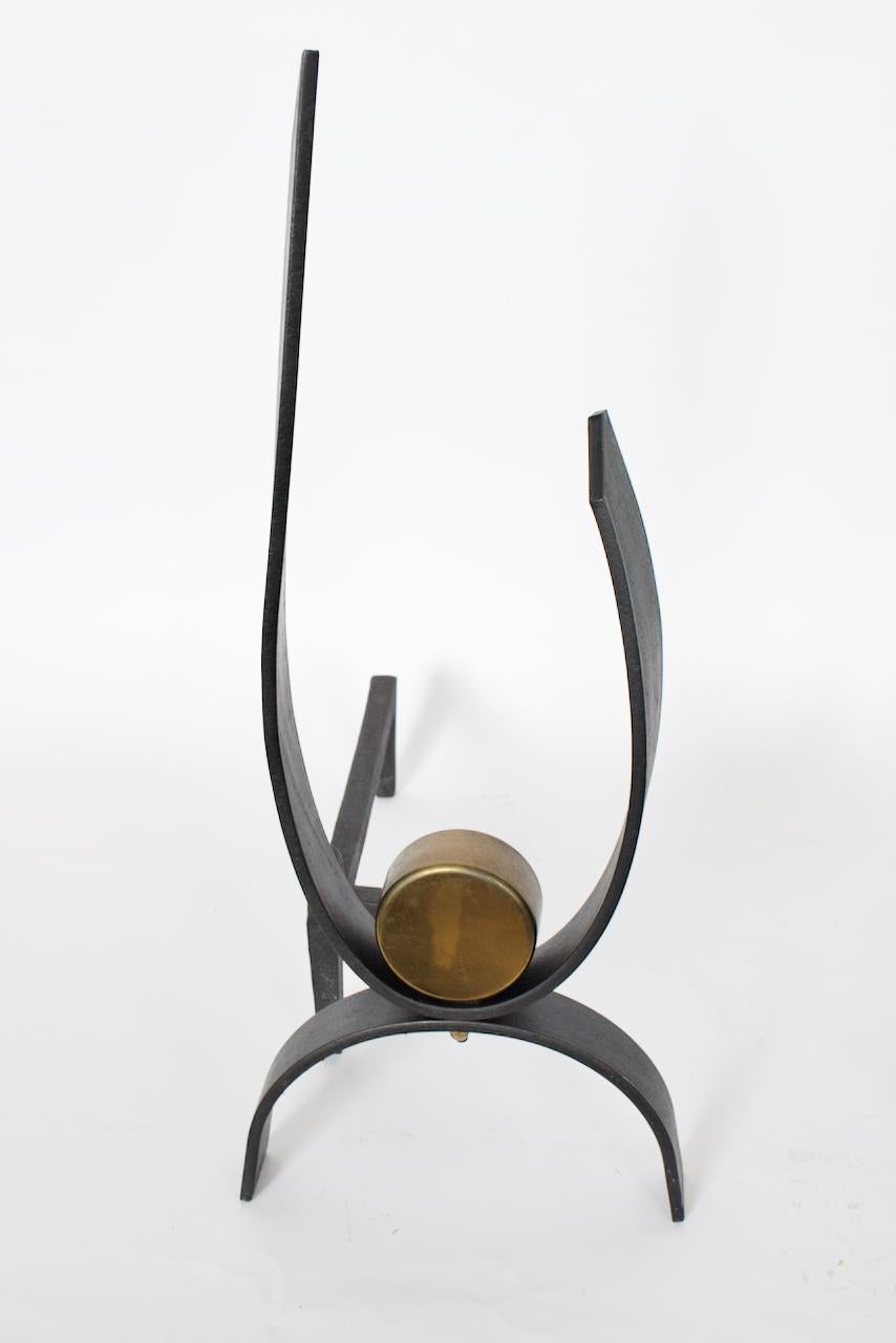 Metà XX secolo Coppia di androni a disco in ghisa nera e ottone di Donald Deskey, CIRCA 1960 in vendita