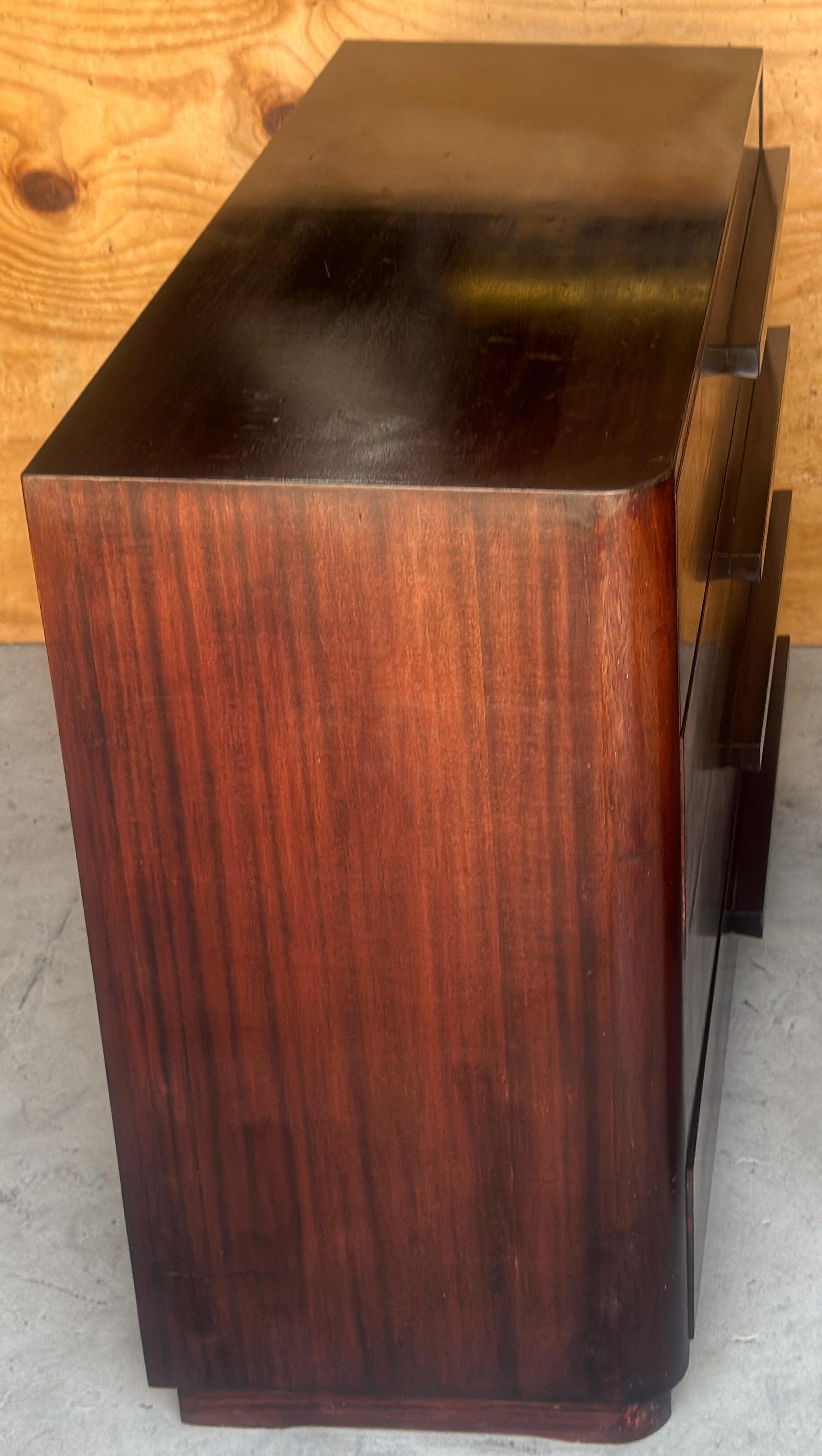 Pair of Donald Deskey Streamlined Art Deco Chests, USA, Circa 1930s In Good Condition For Sale In West Palm Beach, FL