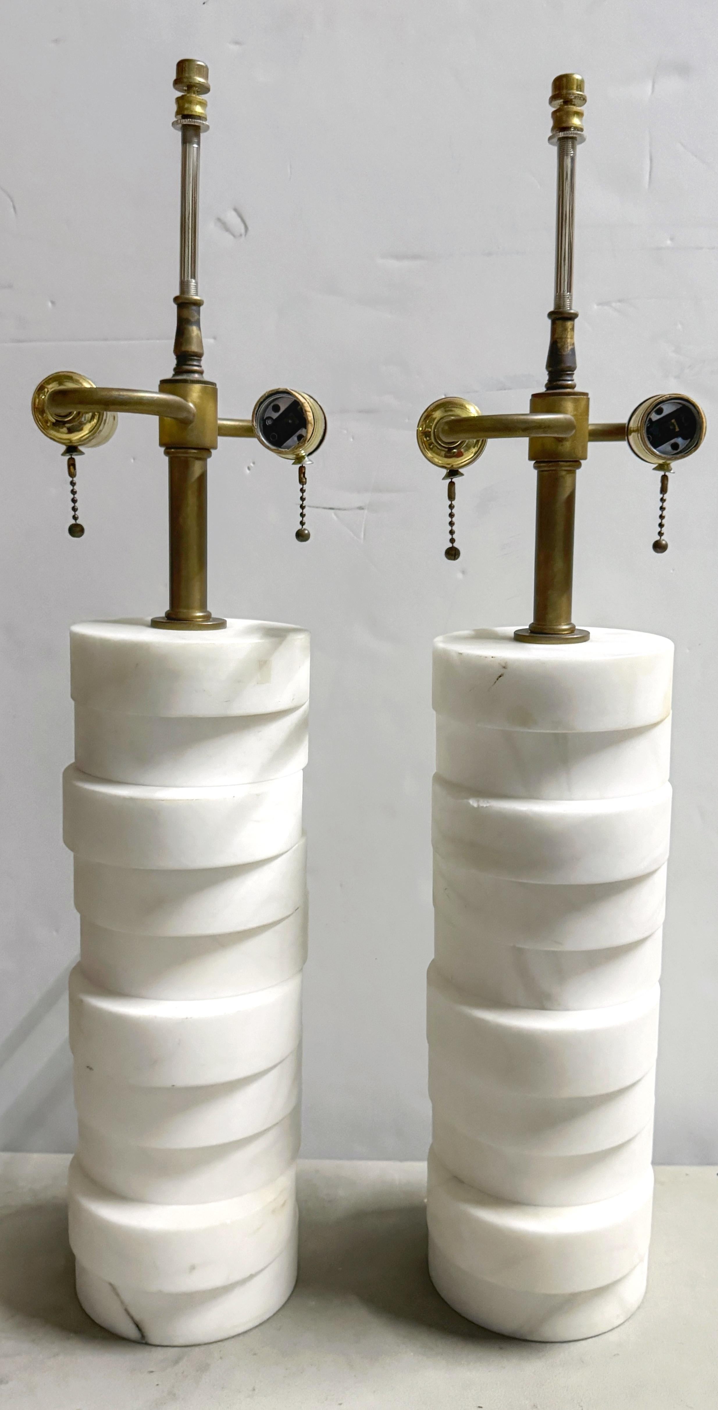XX secolo Coppia di lampade a colonna in marmo di Carrera impilate di Donghia, CIRCA anni '80 in vendita