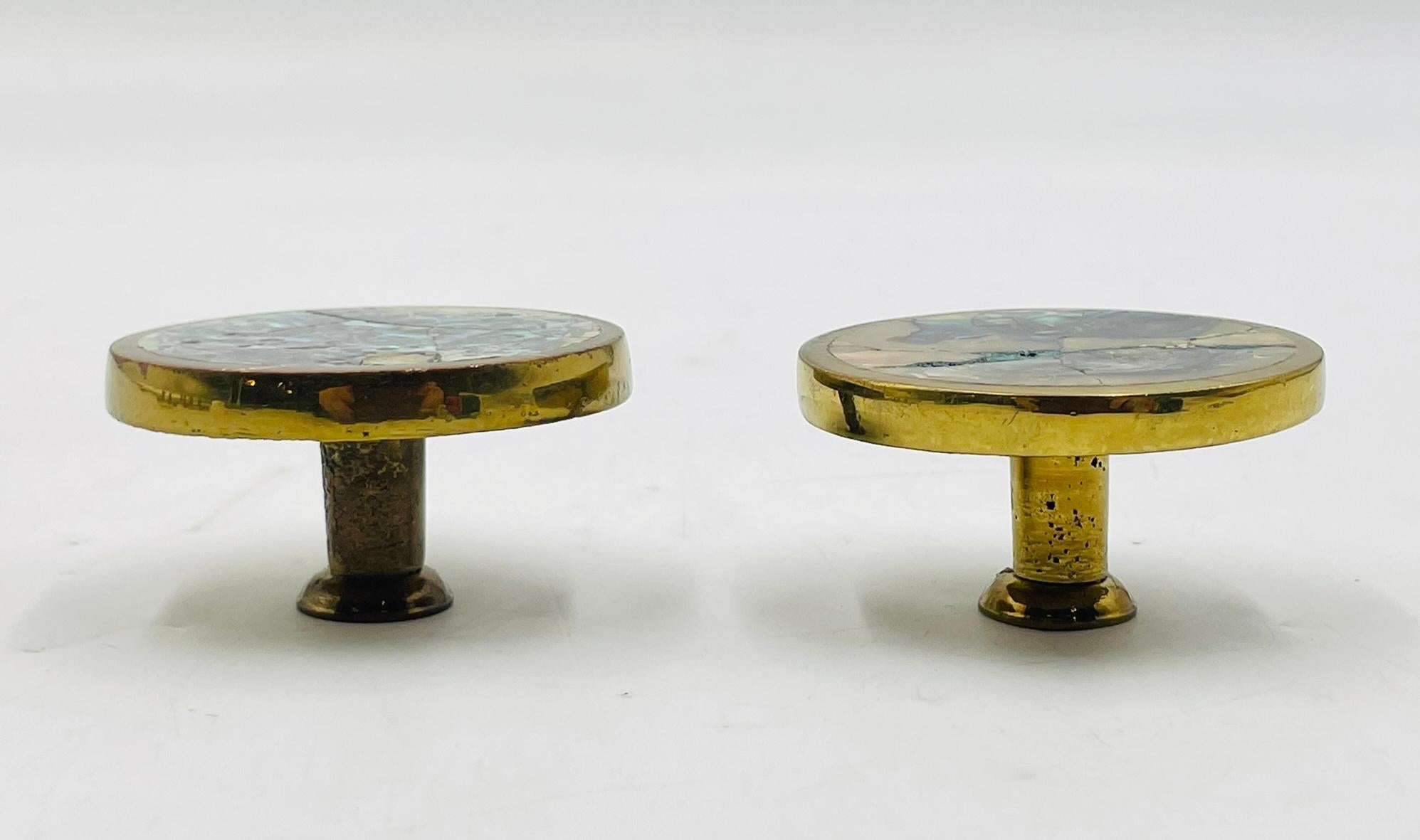 Mexicain Paire de poignées de porte en laiton et coquillage d'haliotide par Peñoles, Mexique, années 1950 en vente