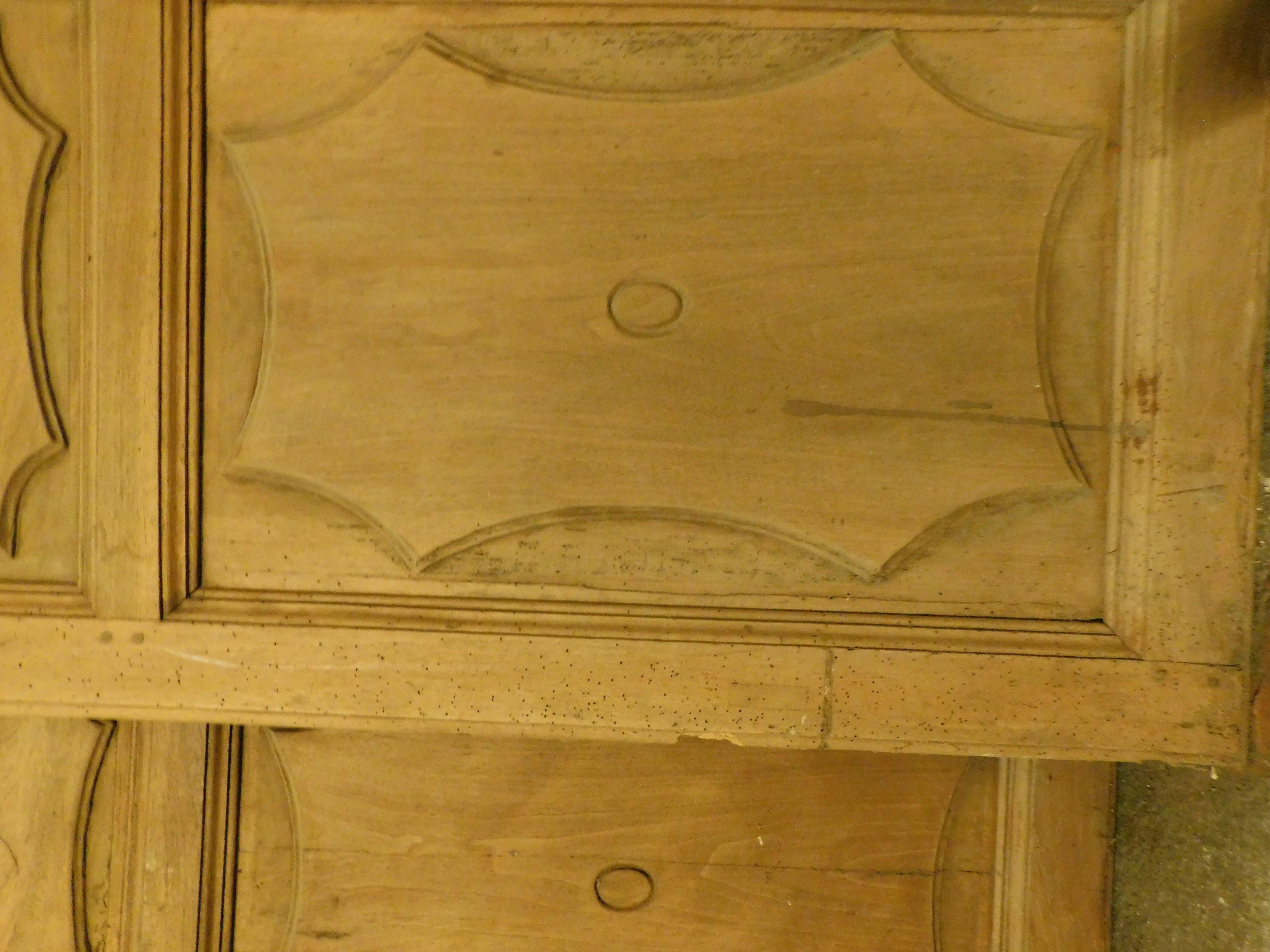 Pair of doors for wall cabinet or small doors, Italy In Good Condition For Sale In Cuneo, Italy (CN)