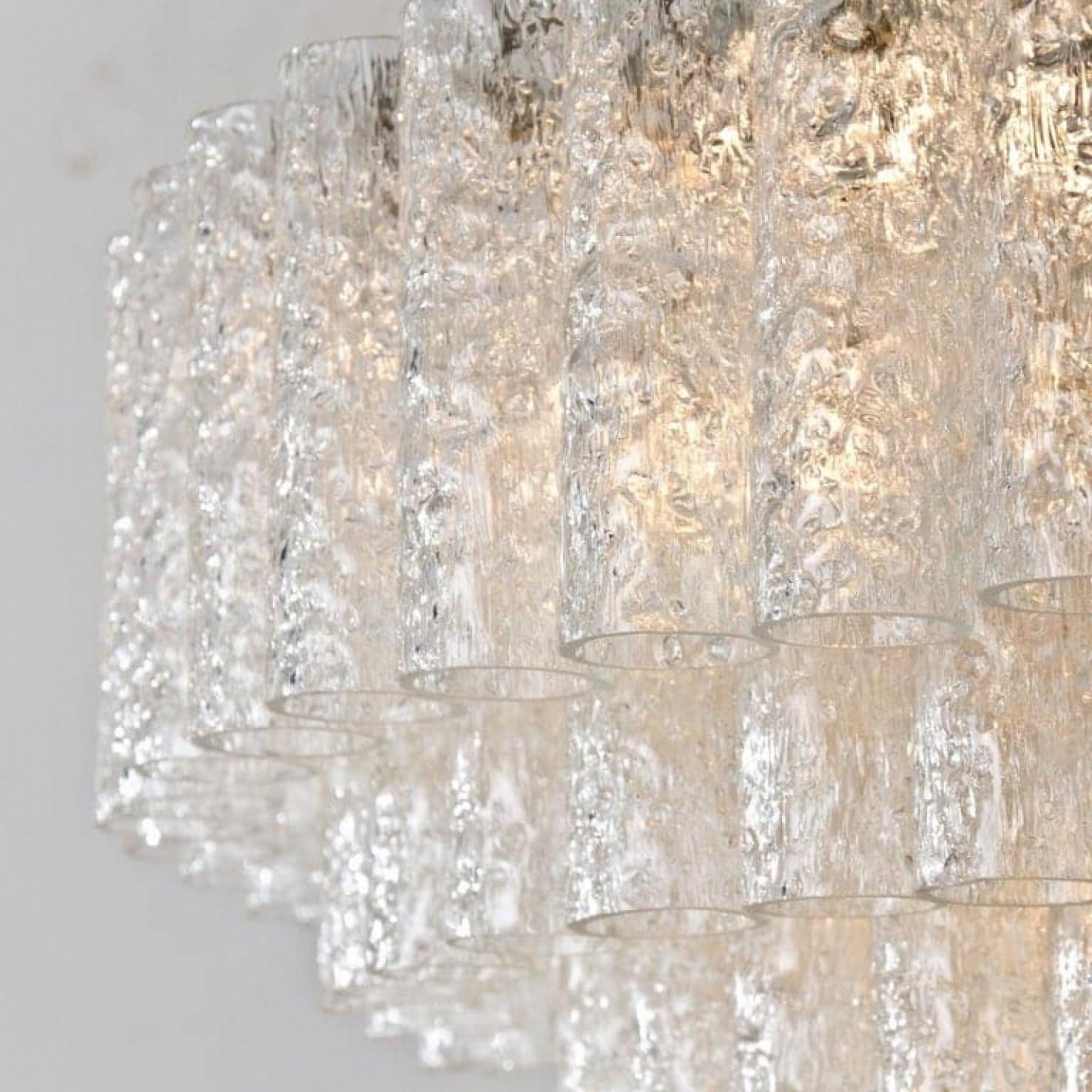 Austriaco Coppia di lampadari da sala da ballo giganti Doria a incasso con 130 tubi di vetro soffiato in vendita