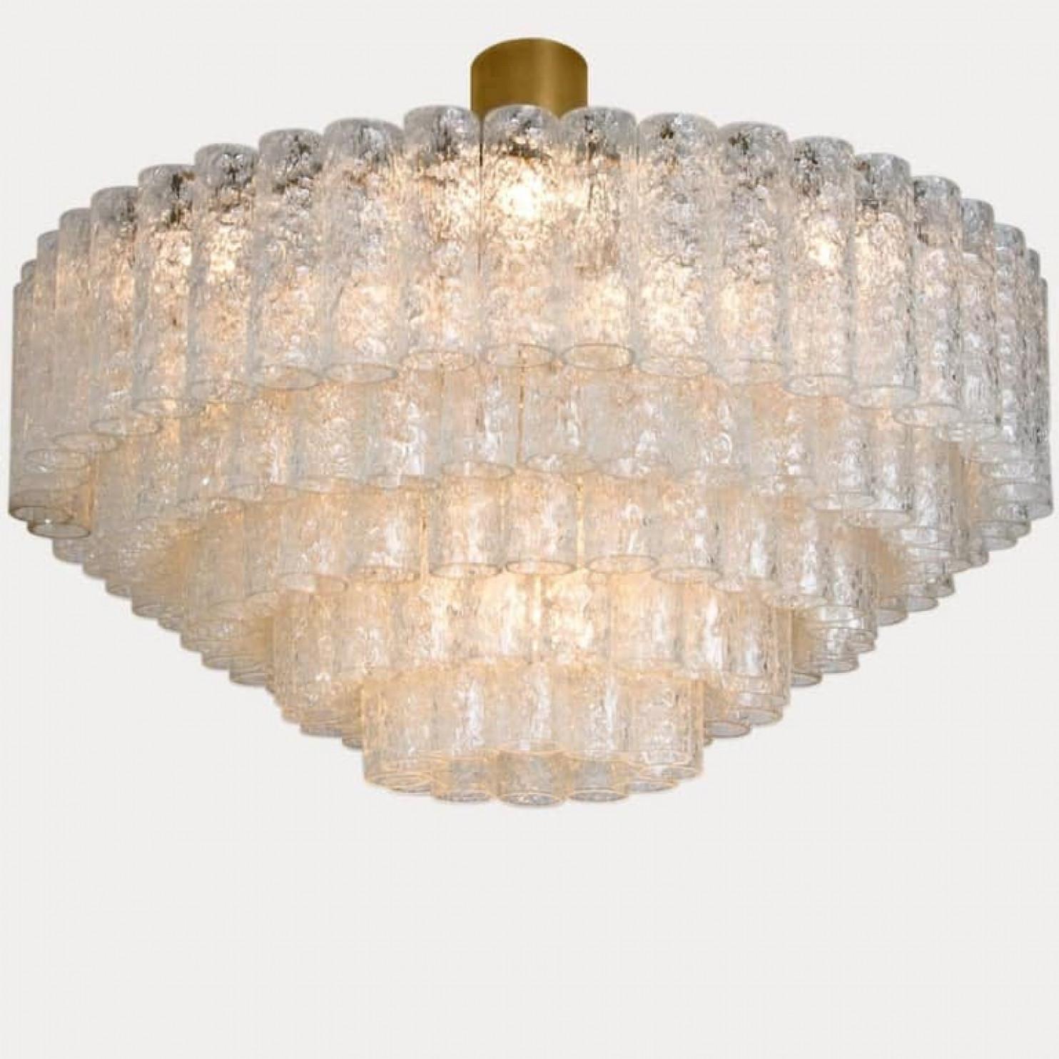 Metallo Coppia di lampadari da sala da ballo giganti Doria a incasso con 130 tubi di vetro soffiato in vendita