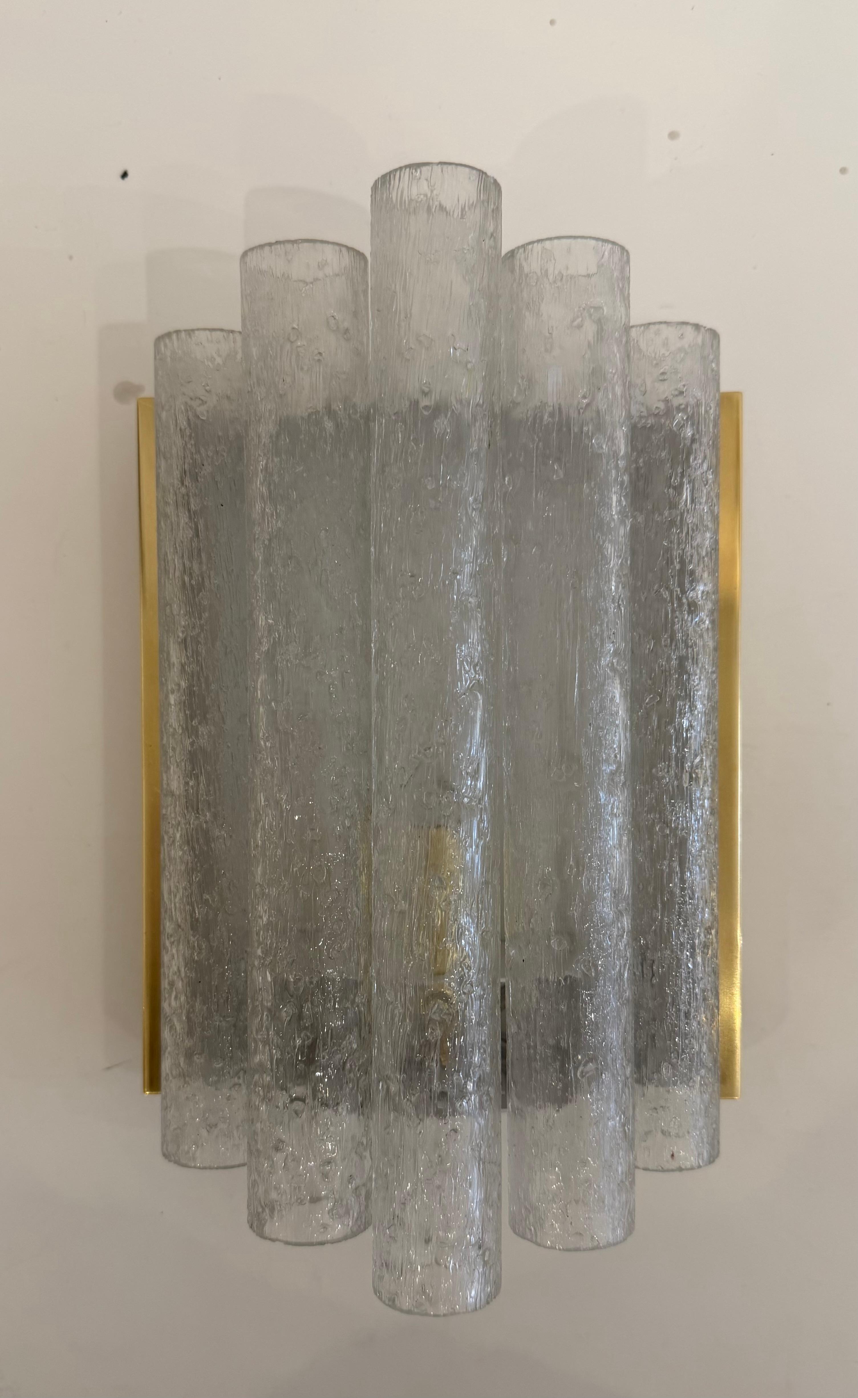 Ottone Coppia di lampade da parete Doria in vetro del 1960, metà del secolo scorso in vendita