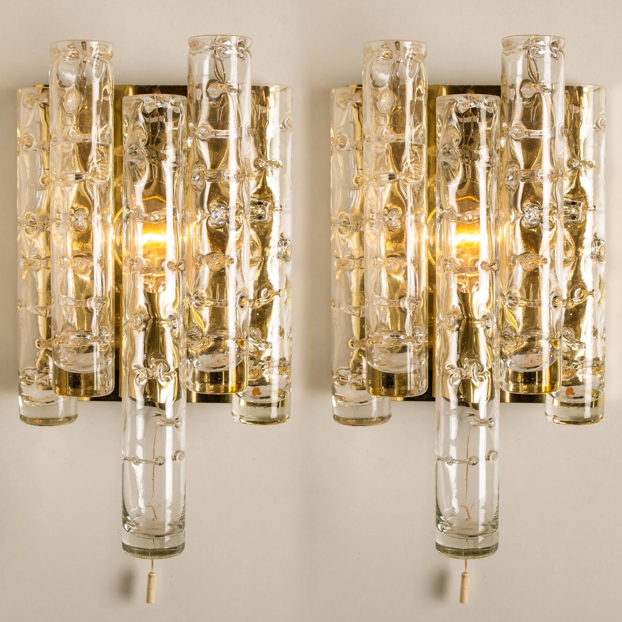 Wonderful pair off high-end Doria wall lamps. Manufactured in the 1960s.
The stylish elegance of this lamp suits many environments, from midcentury to Hollywood Regency, from Danish modern to Space Age and contemporary interior.

Brass structure