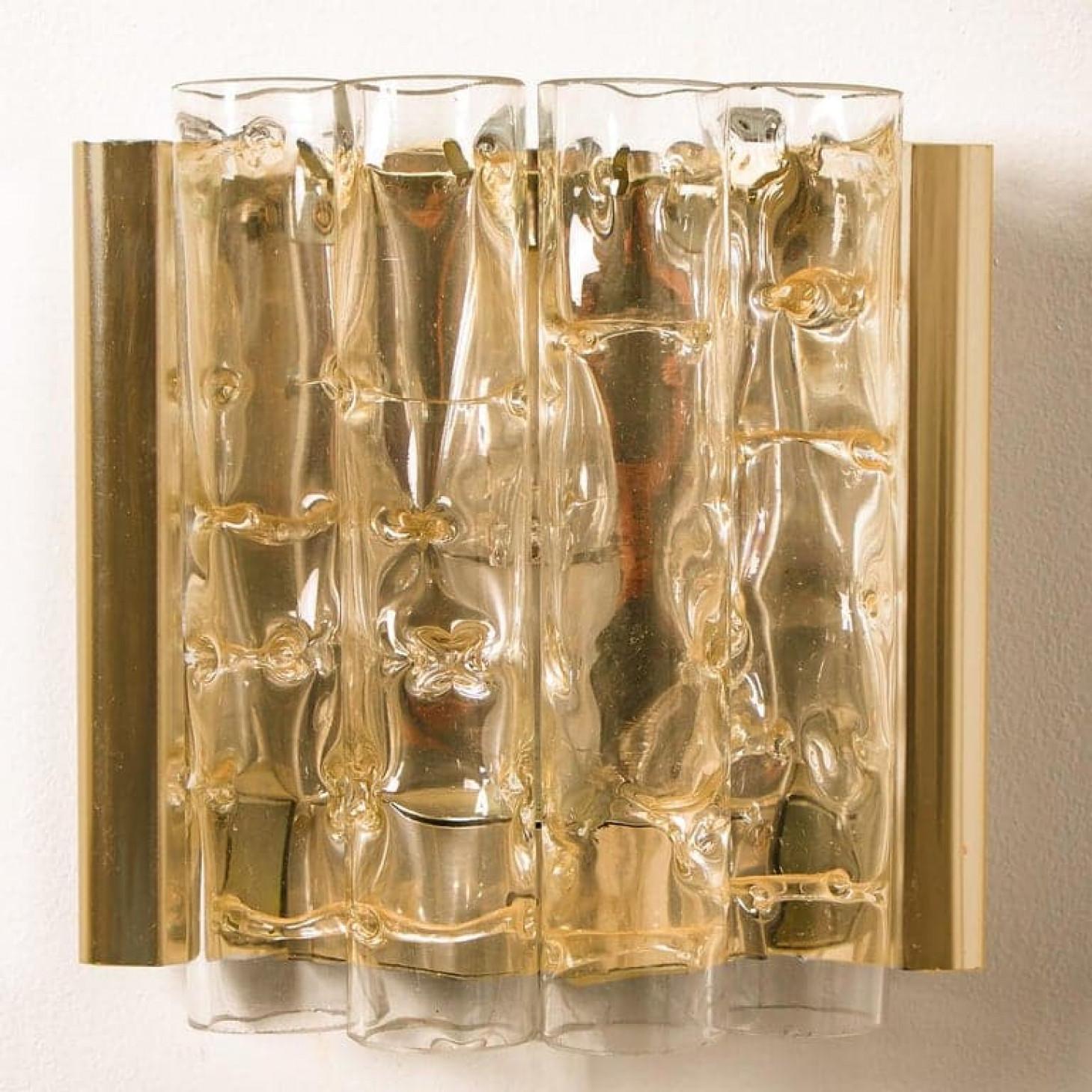 Pareja de apliques Doria en latón y cristal, años 60 en venta 1