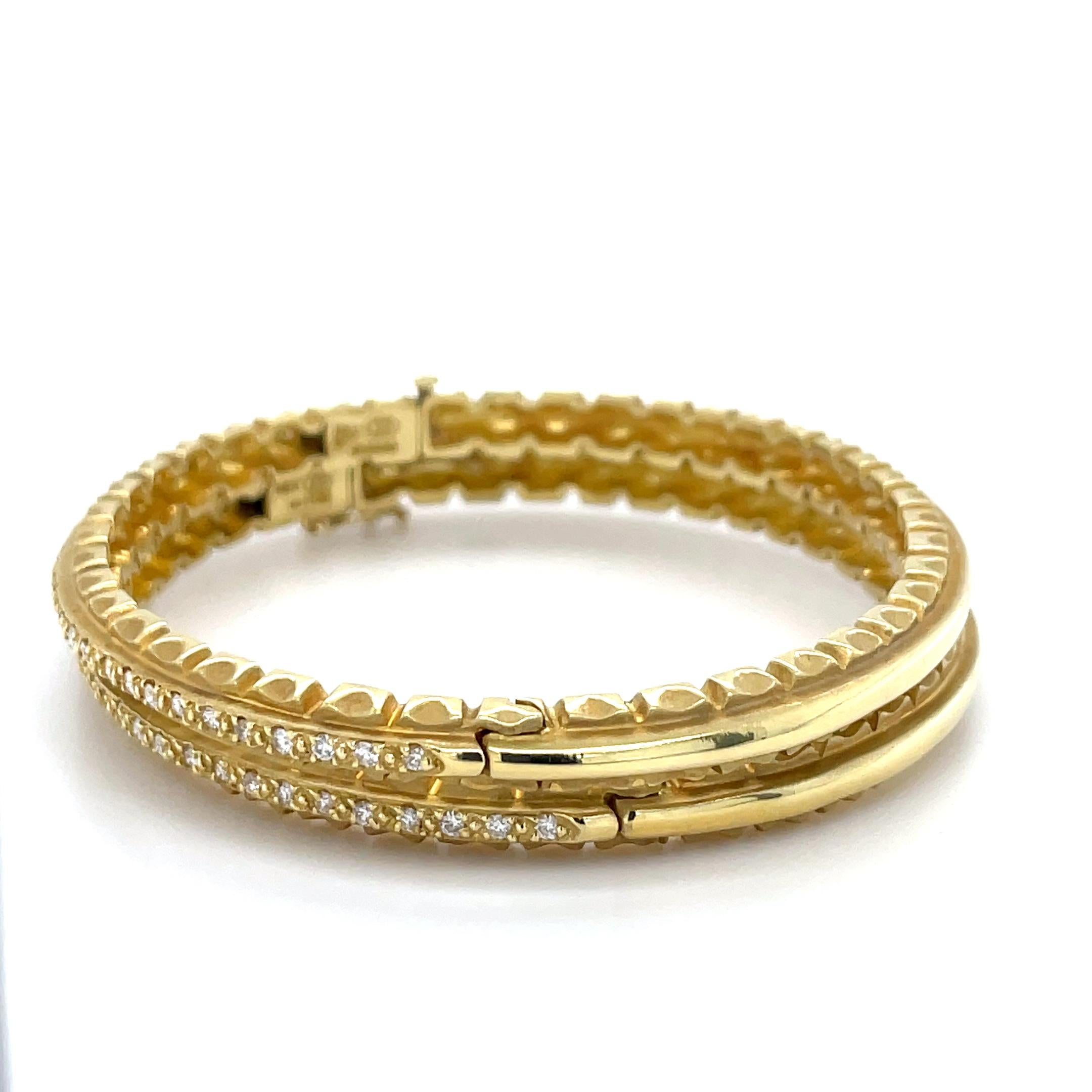 Taille brillant Paire de bracelets en or jaune et diamants de Doris Panos en vente