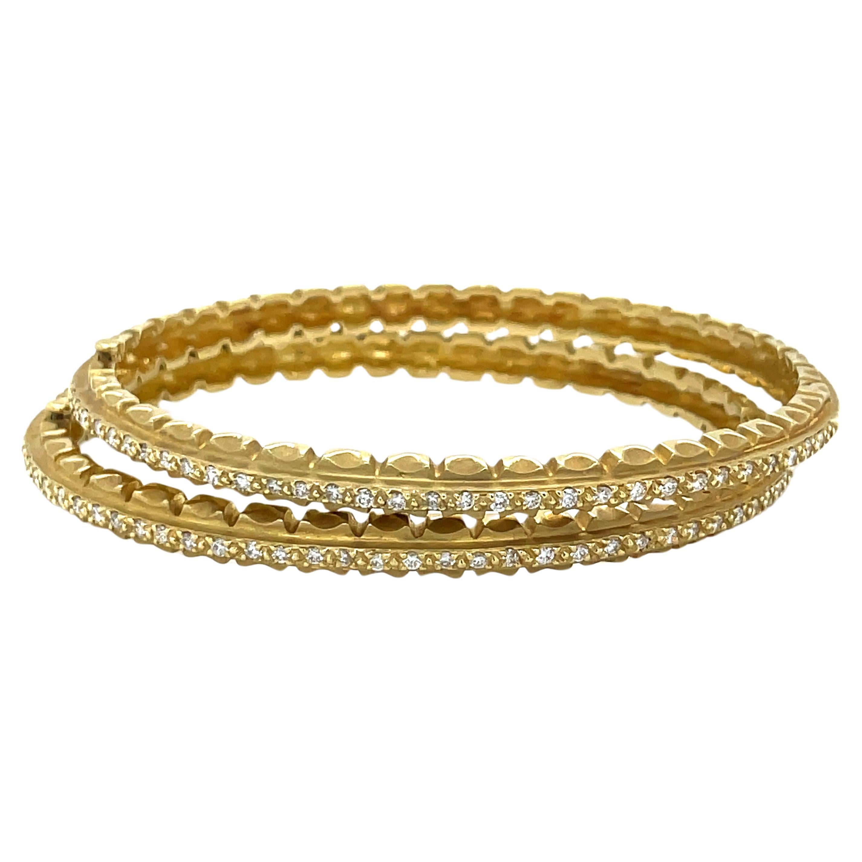Paire de bracelets en or jaune et diamants de Doris Panos