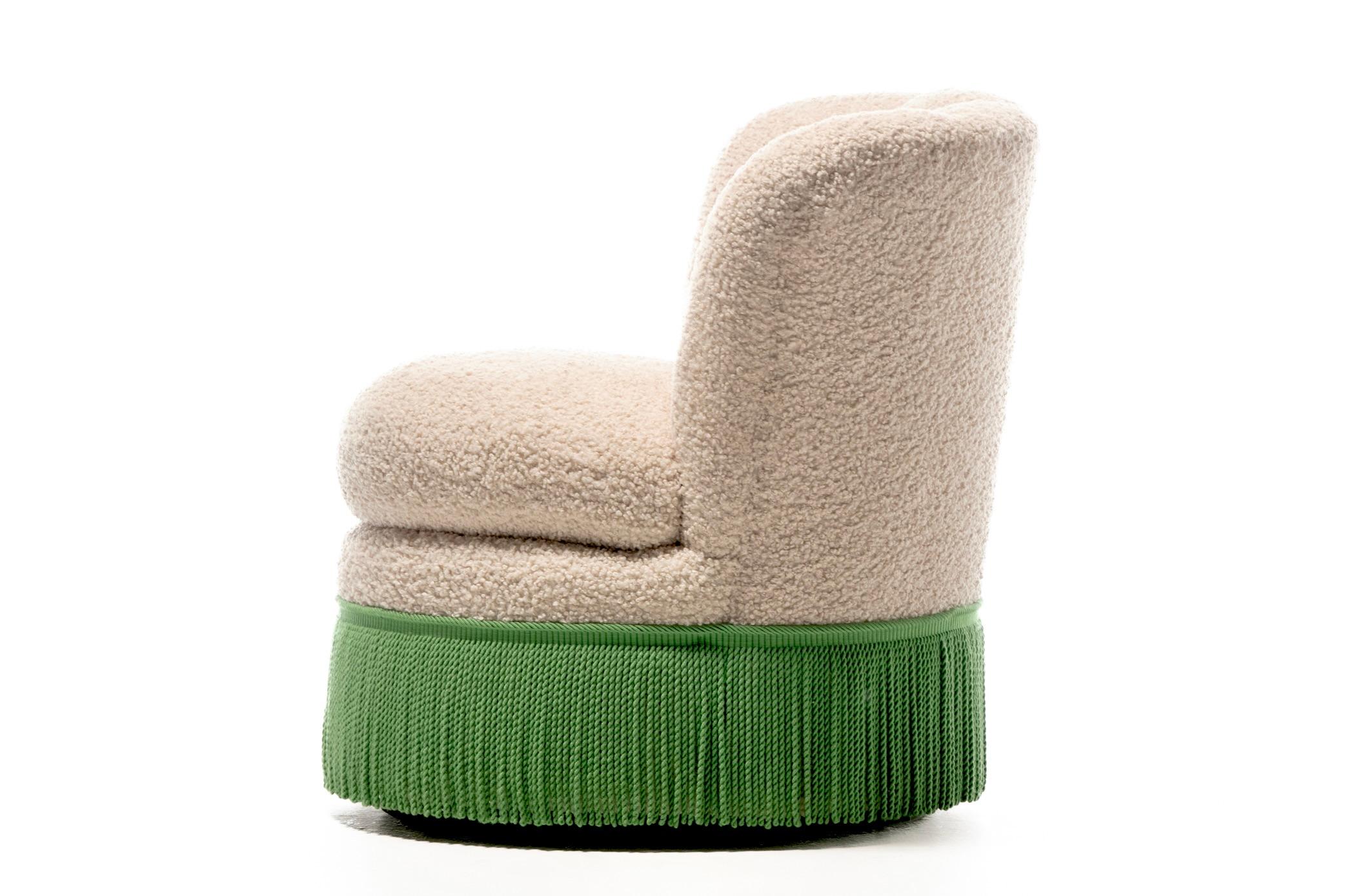 Paire de chaises pivotantes à franges festonnées de style Hollywood Regency Dorothy Draper en vente 6