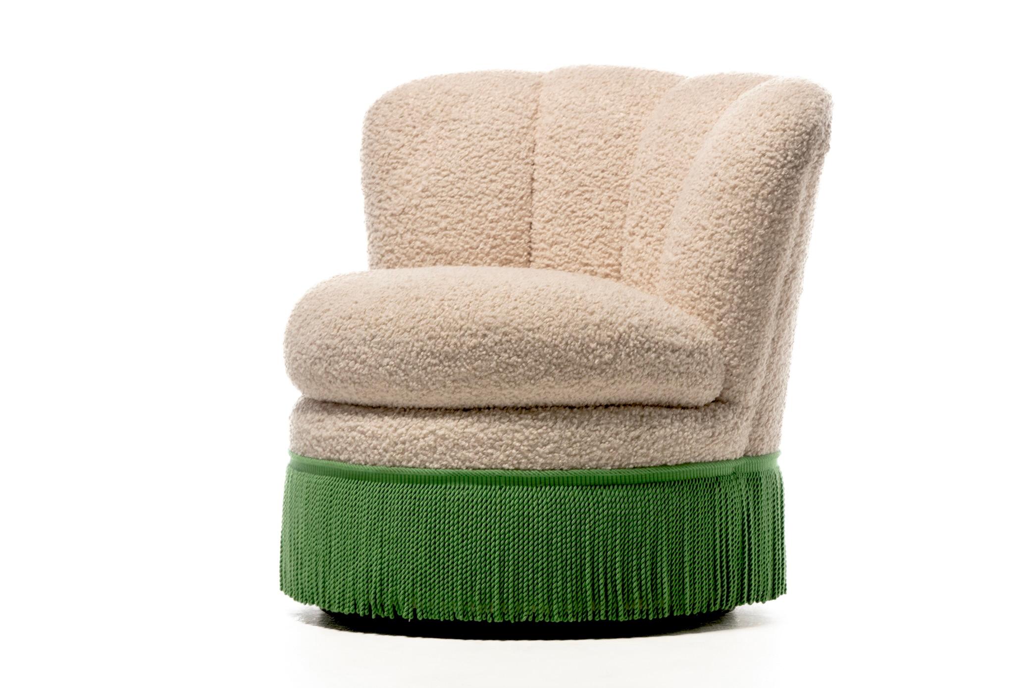 Paire de chaises pivotantes à franges festonnées de style Hollywood Regency Dorothy Draper en vente 7
