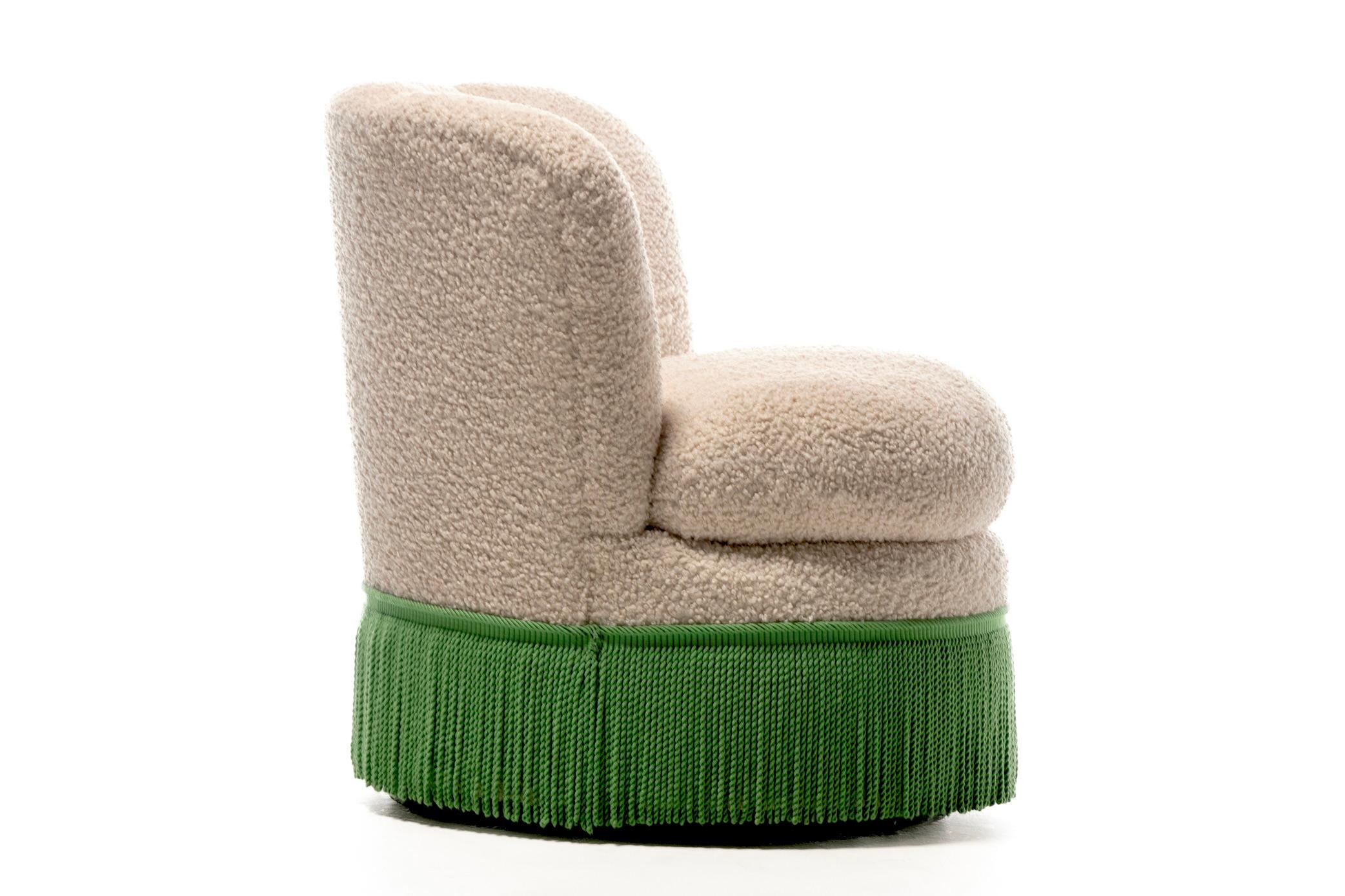 Paire de chaises pivotantes à franges festonnées de style Hollywood Regency Dorothy Draper en vente 3