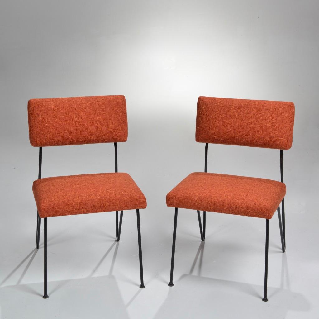 Une paire de rares chaises ergonomiques de 1949, avec dossier à ressort, créées par la célèbre designer californienne Dorothy Schindele. Entièrement restauré.