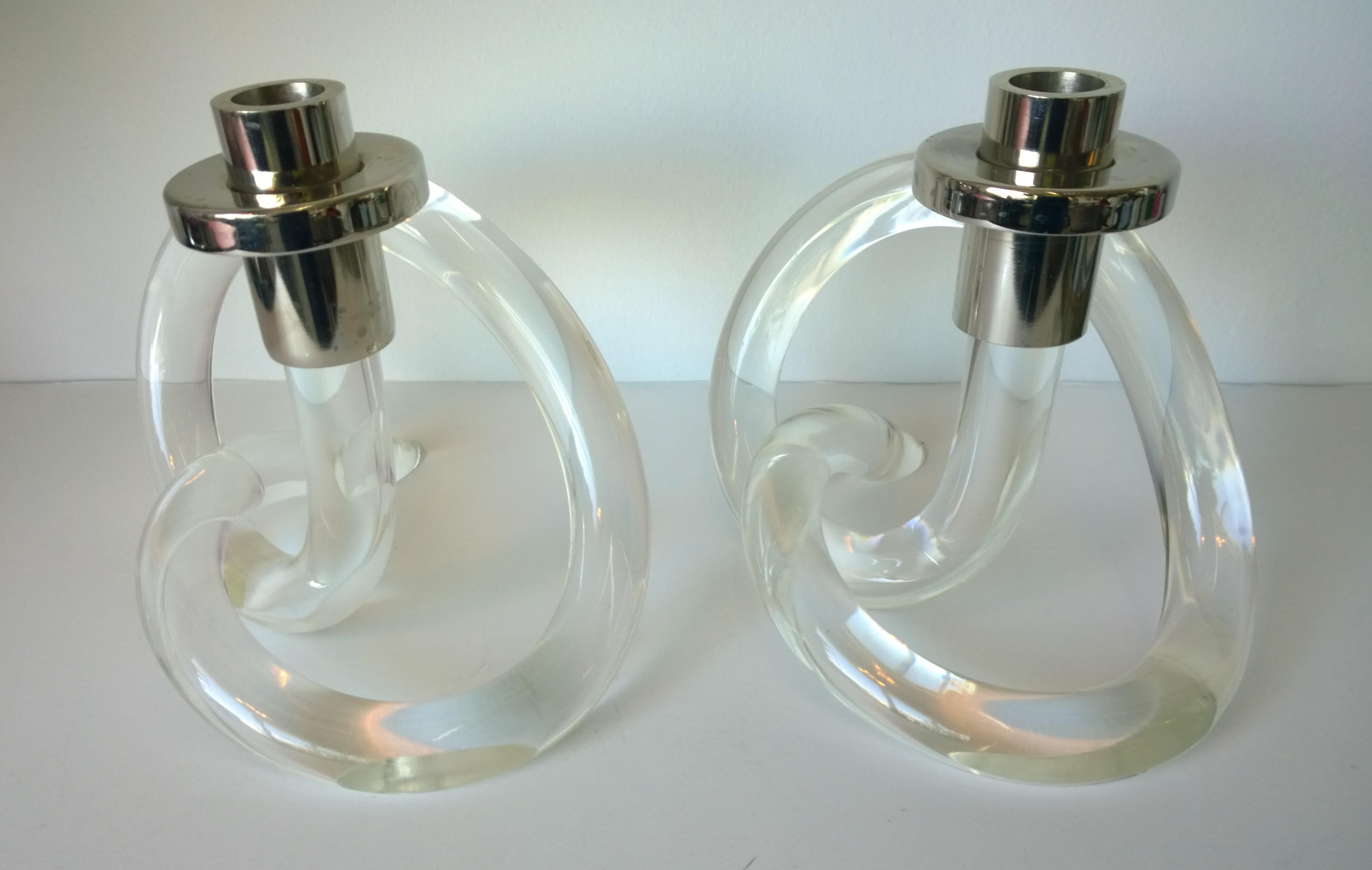 Offered is a pair of Mid-Century Modern Dorothy Thorpe elegant Lucite and silver plated accent 