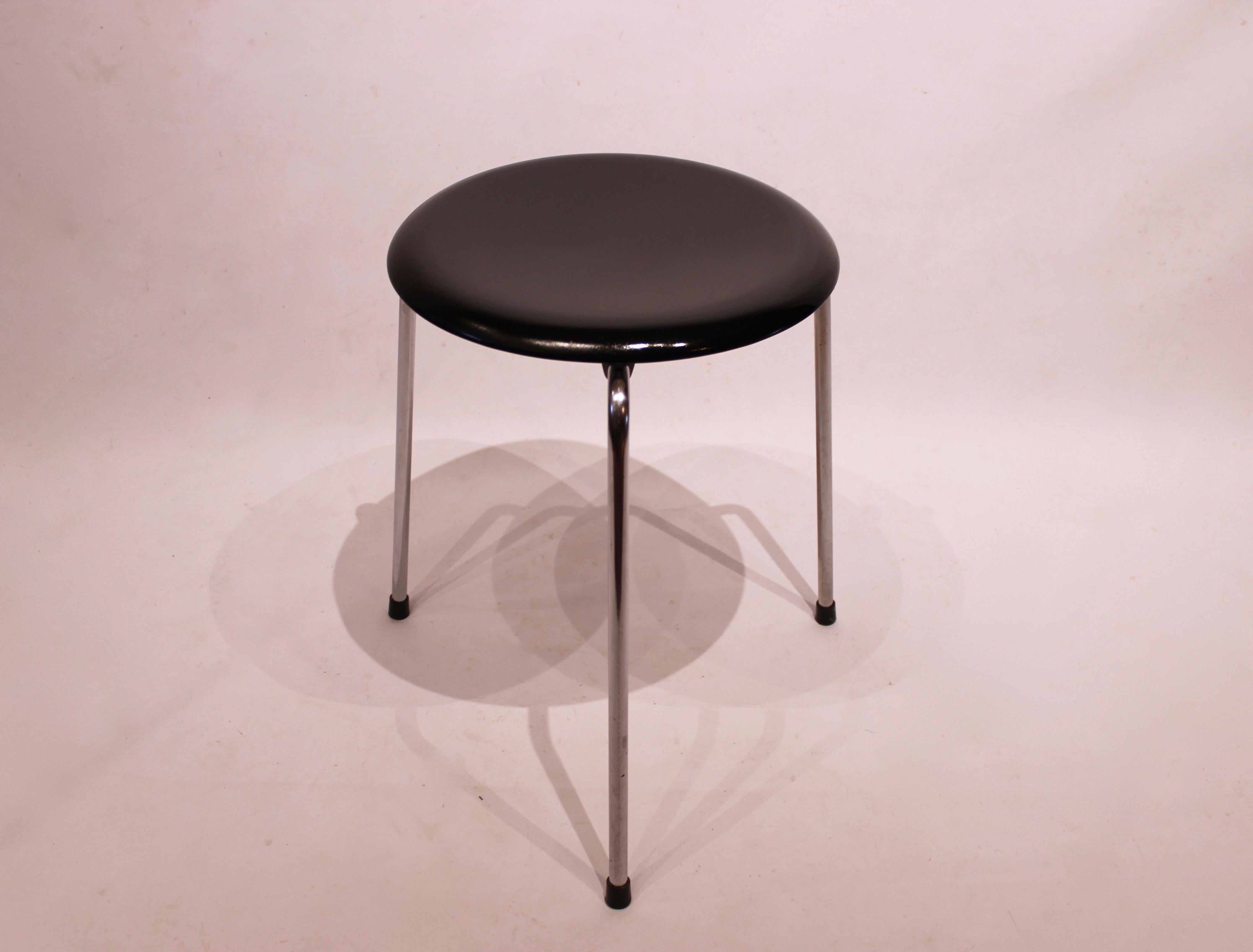 A pair of Dot stools in black designed by Arne Jacobsen and manufactured by Fritz Hansen in 1971. The stools are of great vintage condition.