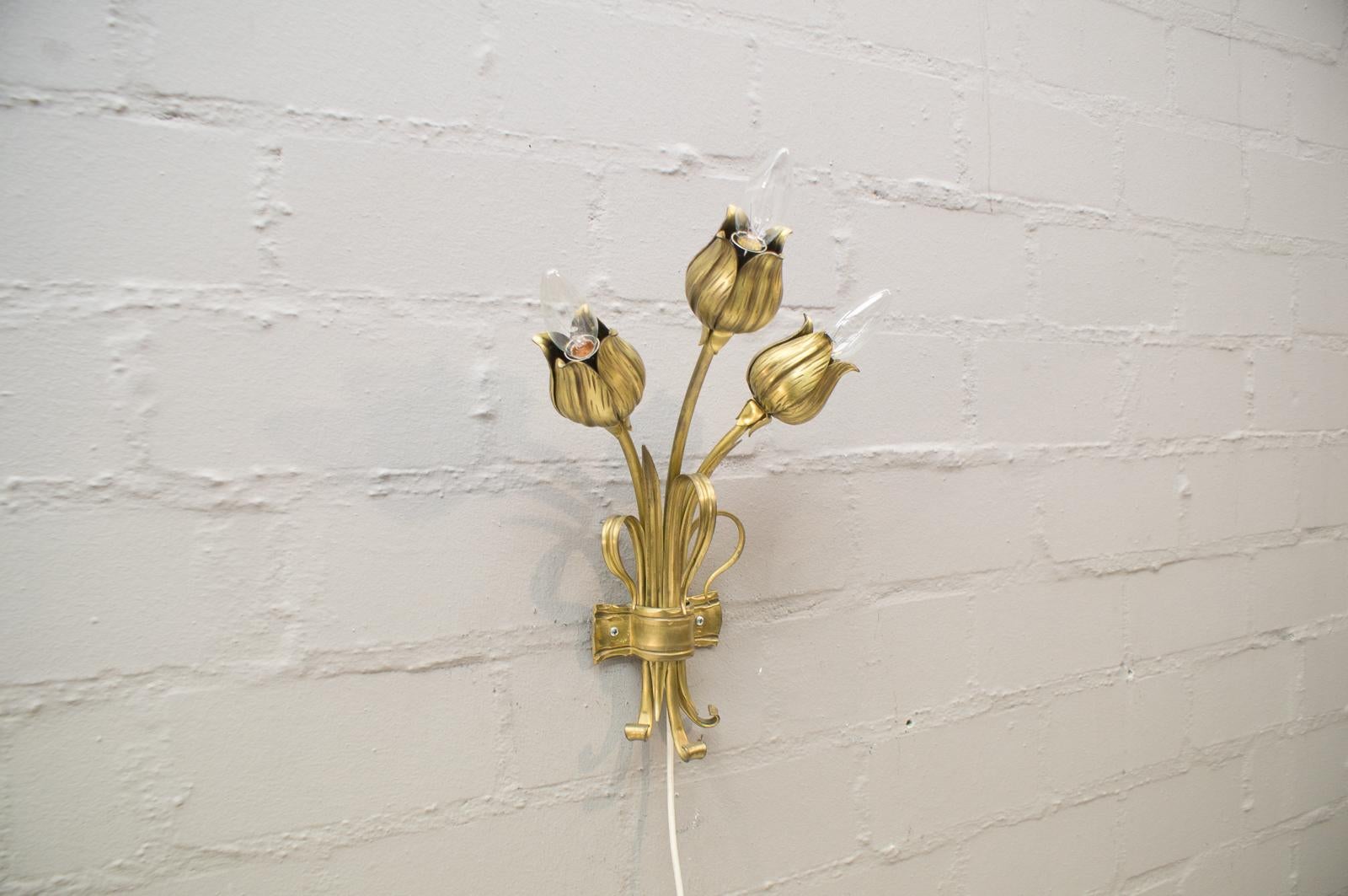 Paar Doppel-Wandleuchten aus massiver Bronze mit 3 Lichtern, Deutschland, 1970er Jahre (Regency) im Angebot