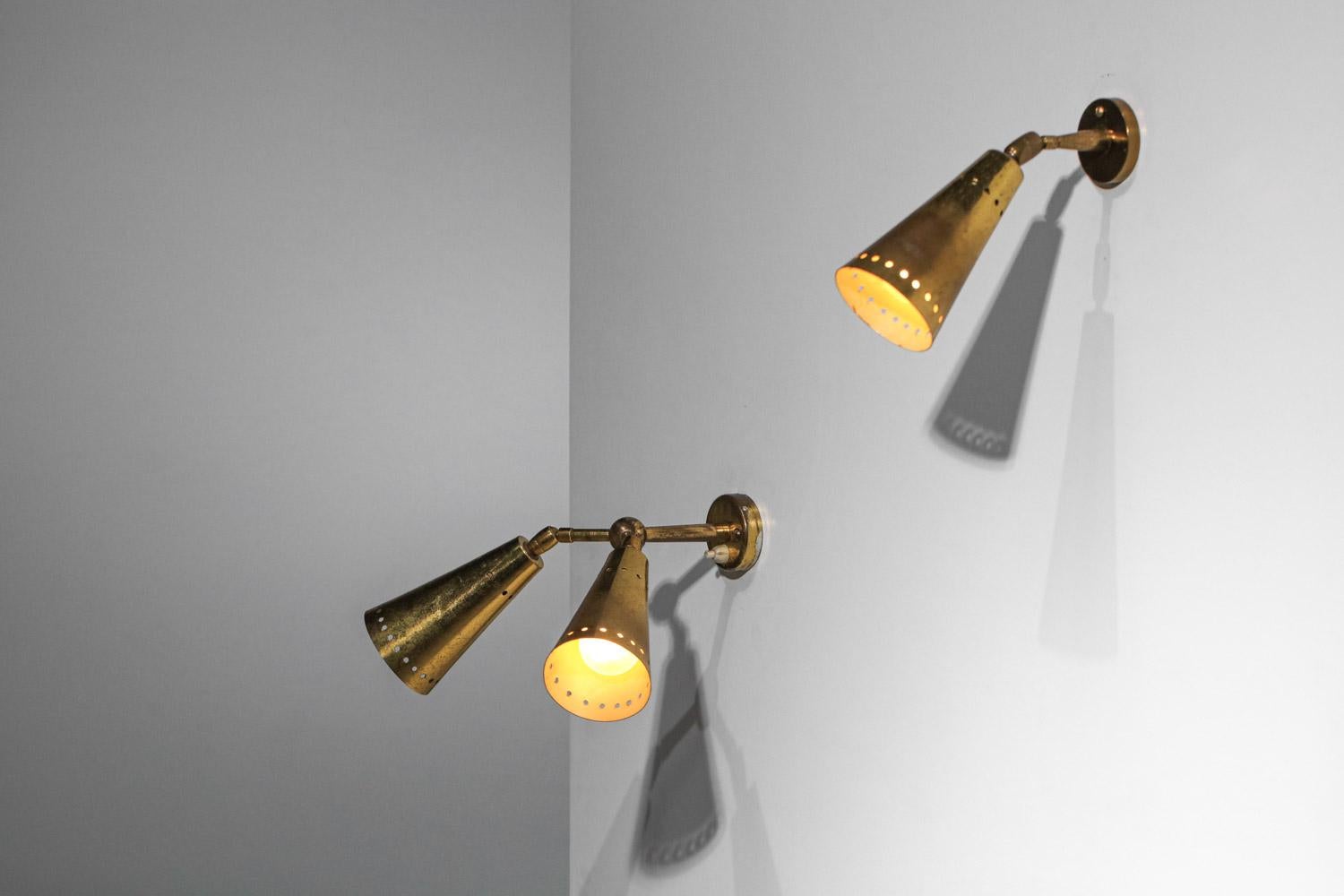 Brass pair of double and simple Italian conical wall lights from the 1950s For Sale