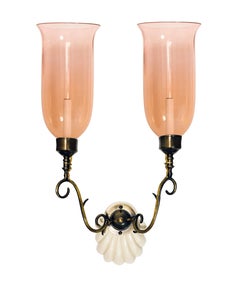 Paar doppelarmige Jakobsmuscheln mit rosafarbenen Hurricane-Schirmen von David Duncan