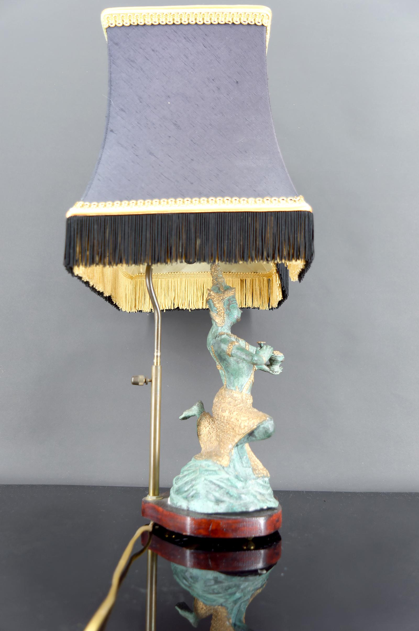 Pareja de lámparas de bronce patinado doble, Tailandia, circa 1970 en venta 6