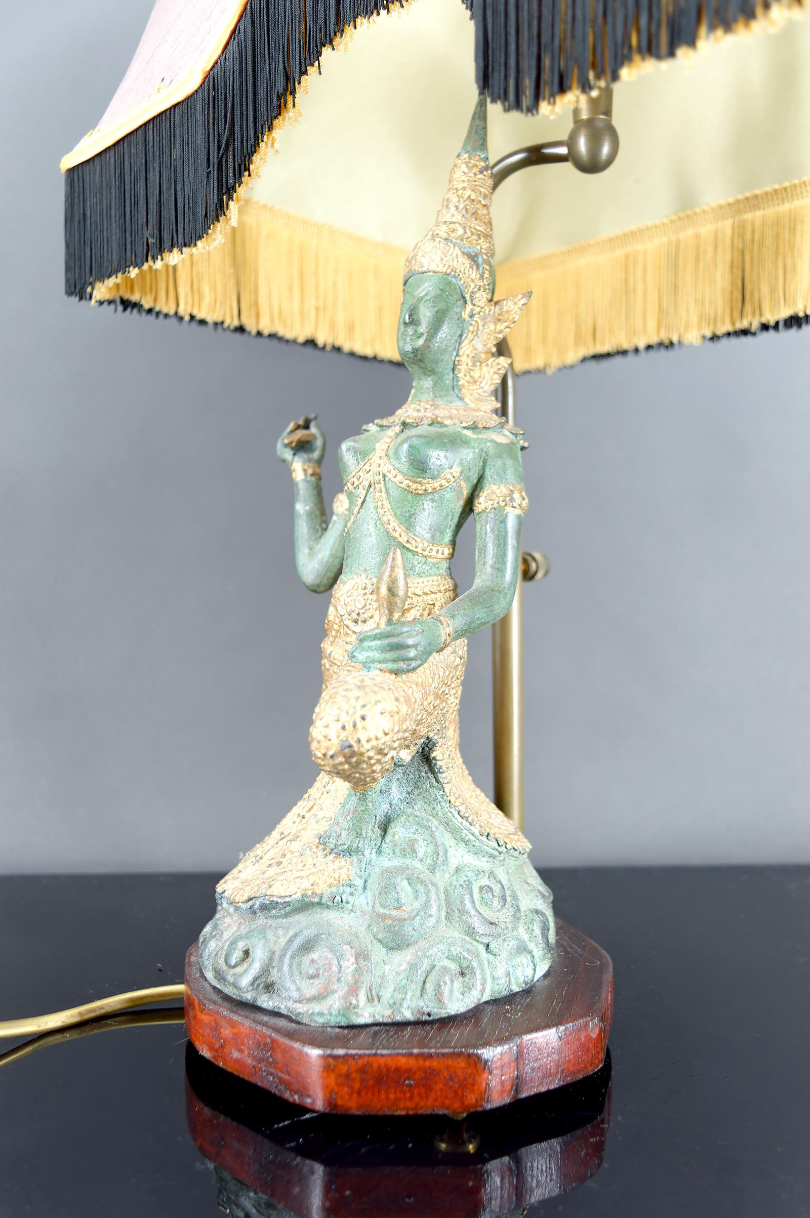 Pareja de lámparas de bronce patinado doble, Tailandia, circa 1970 en venta 9