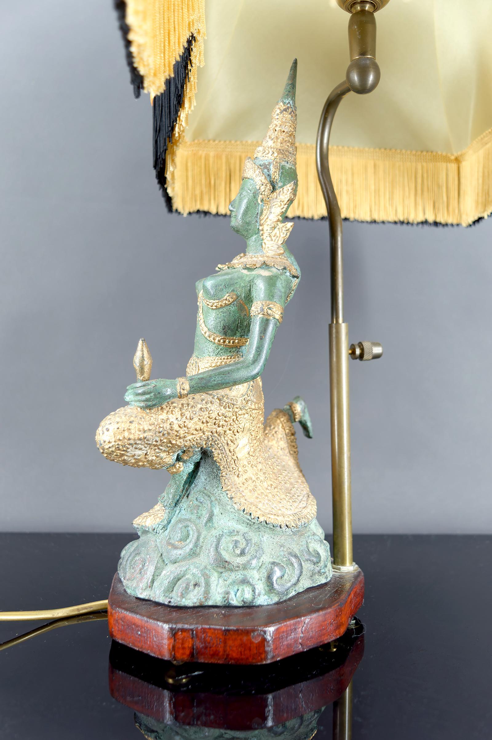Pareja de lámparas de bronce patinado doble, Tailandia, circa 1970 en venta 10