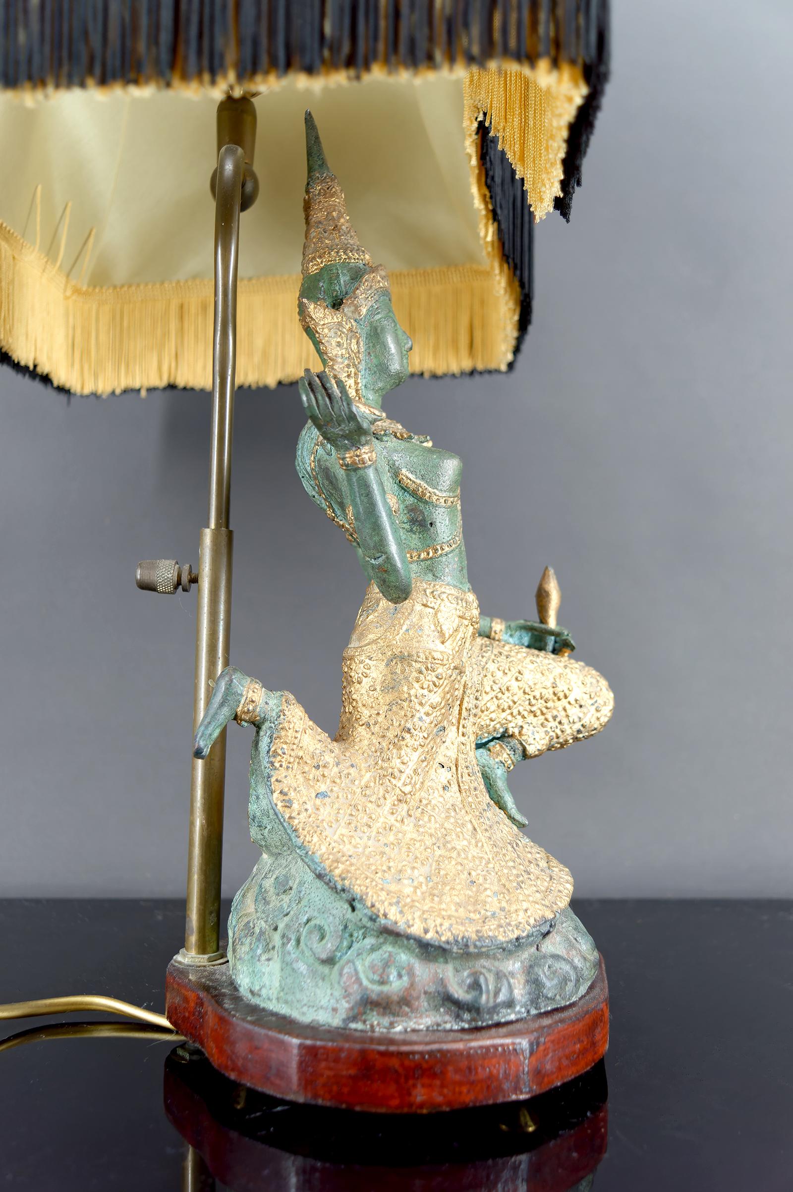 Pareja de lámparas de bronce patinado doble, Tailandia, circa 1970 en venta 12
