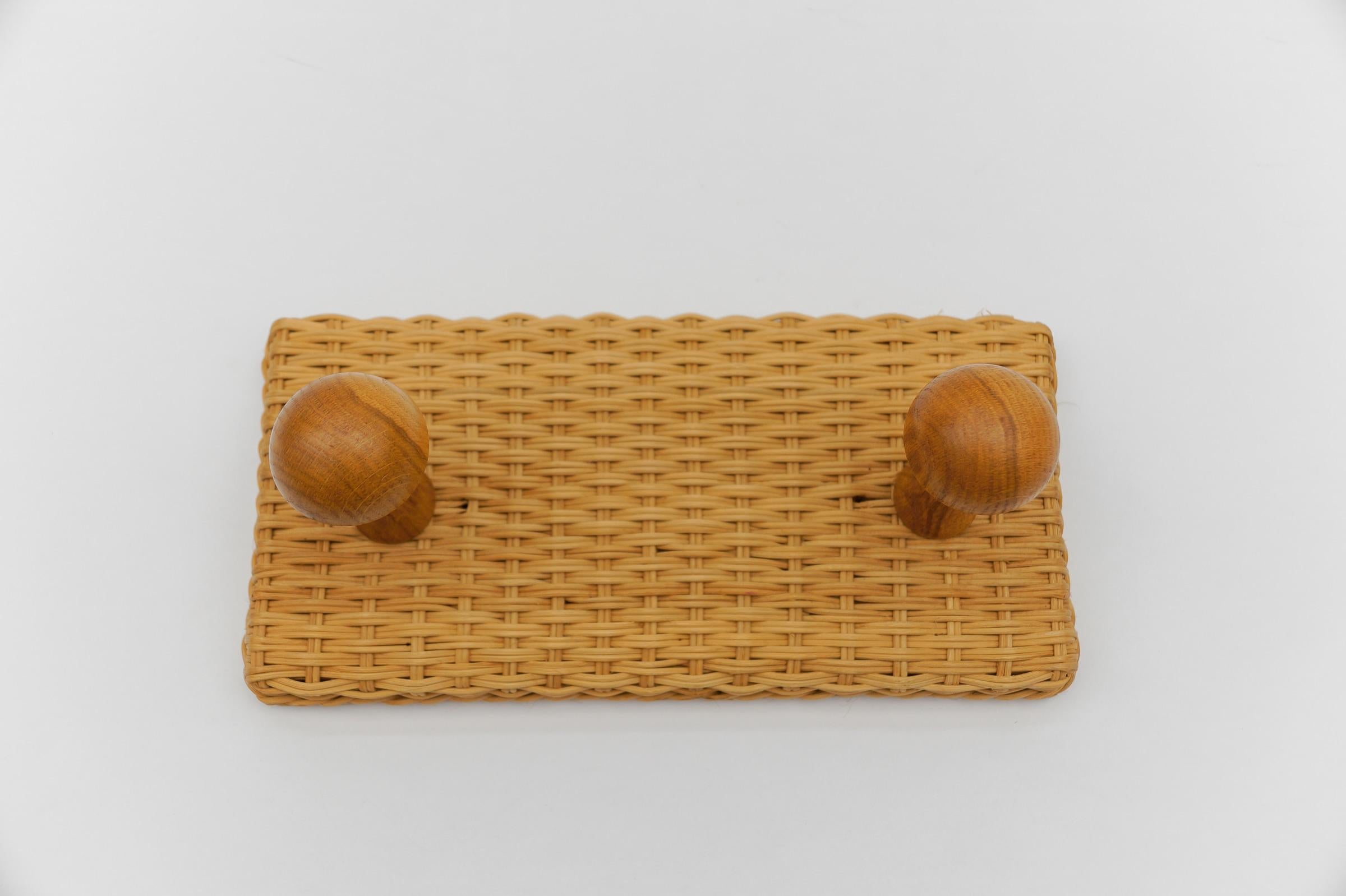 Pair of Double Scandinavian Wall Mounted Coat Hooks in Rattan and Wood, 1960s For Sale 3