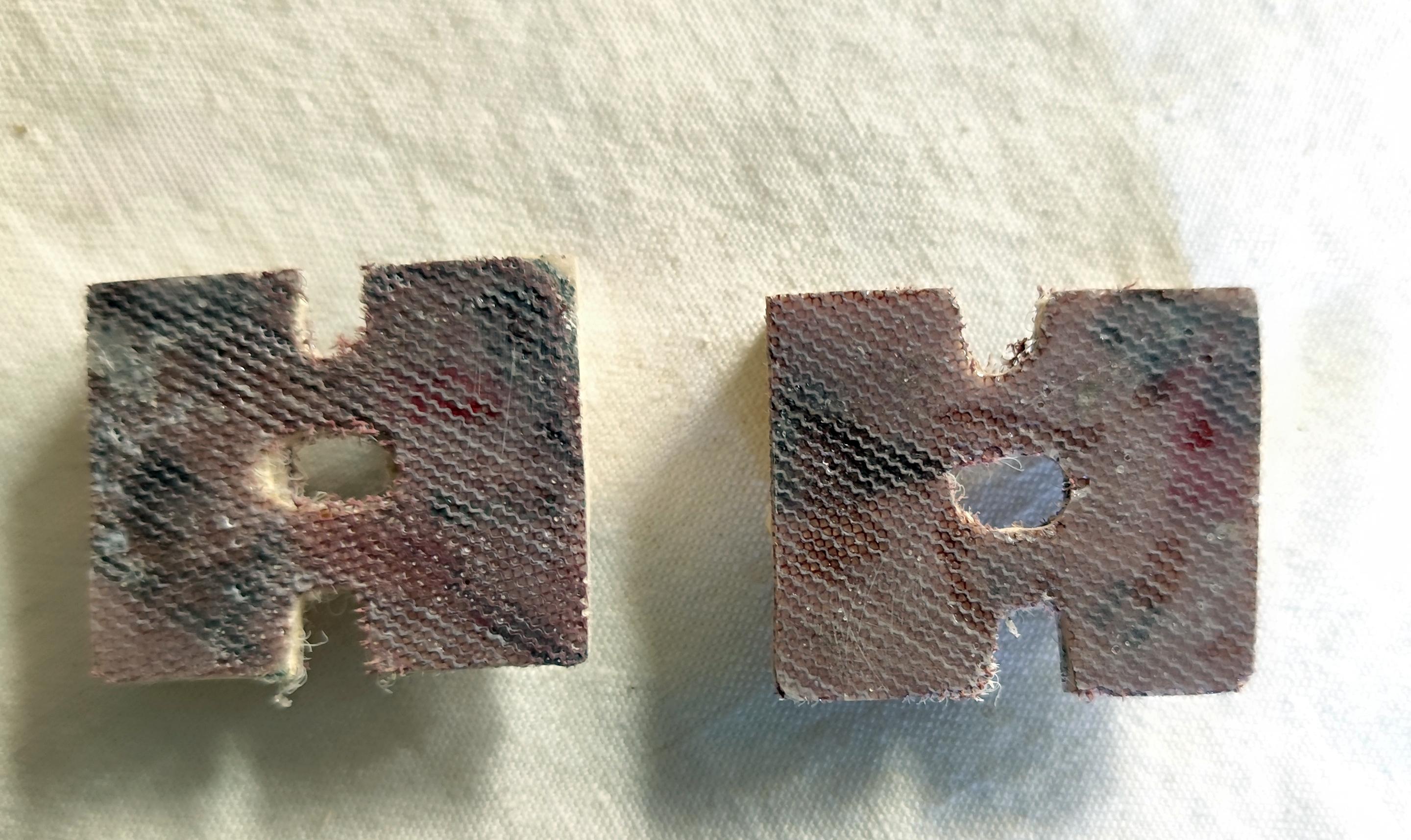 Pair of Double Sconces Brass and Resin with Lampshades, Louis XV style c 1960 en venta 5