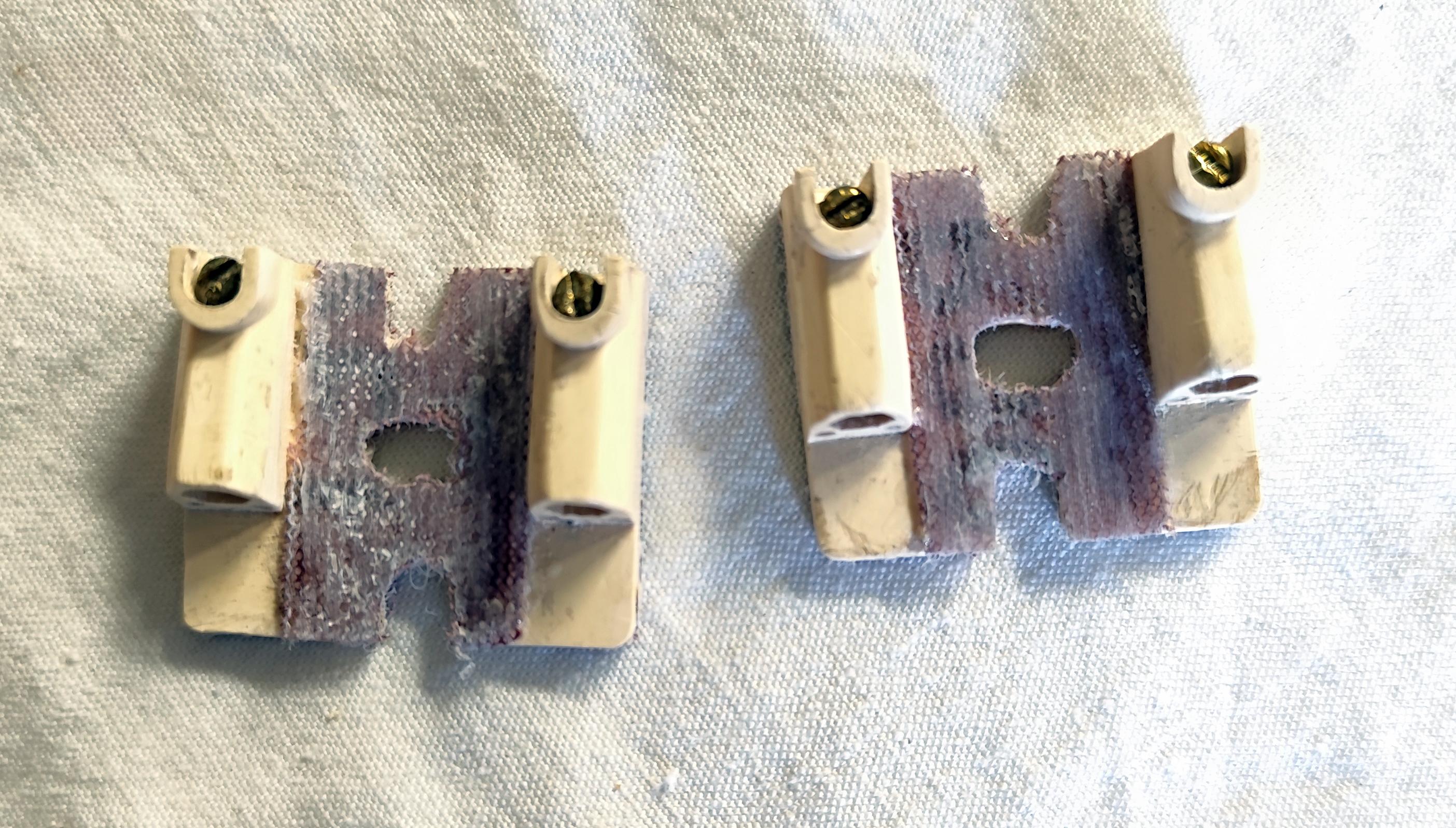 Pair of Double Sconces Brass and Resin with Lampshades, Louis XV style c 1960 en venta 6