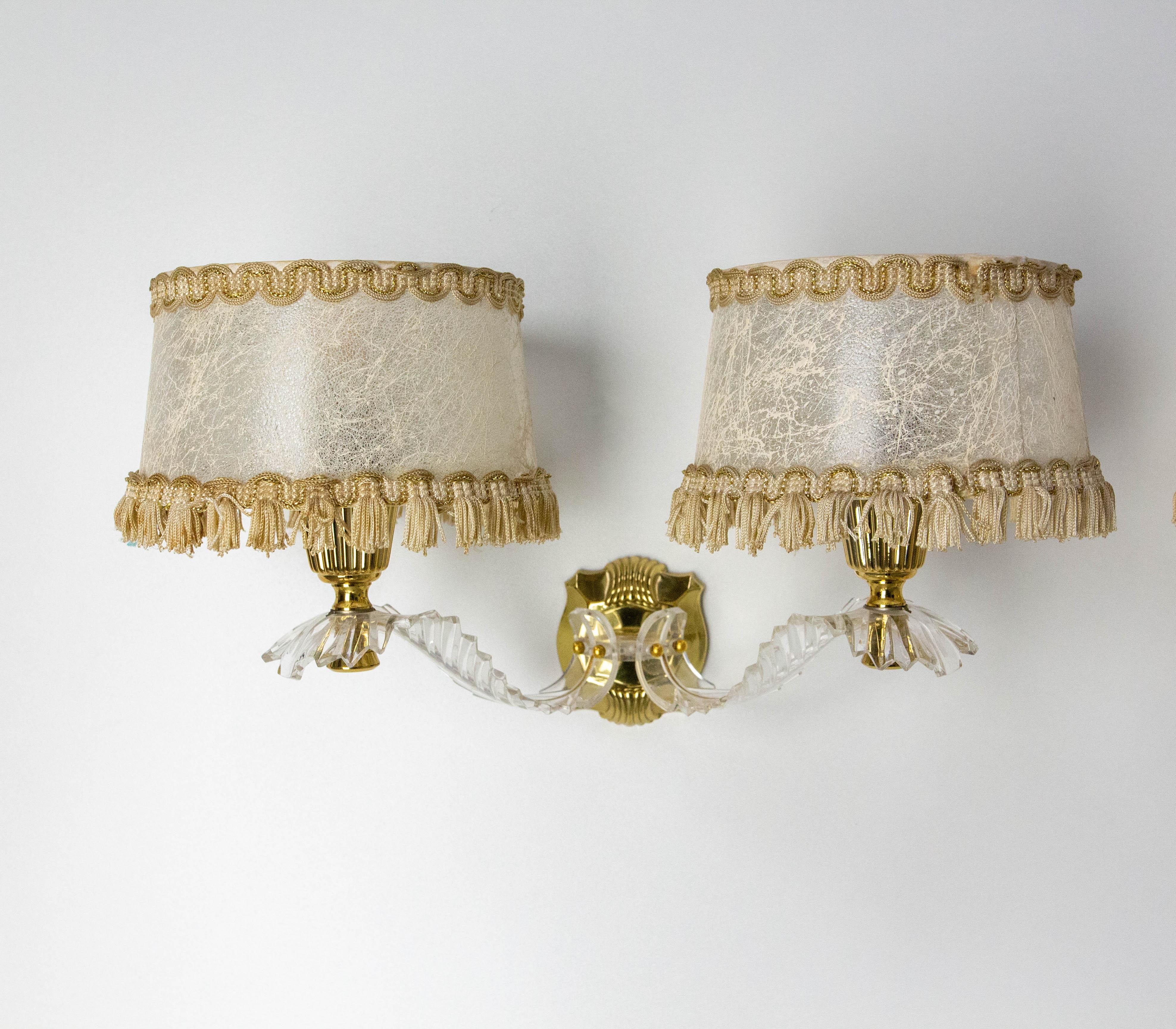 Pair of Double Sconces Brass and Resin with Lampshades, Louis XV style c 1960 Patinado en venta